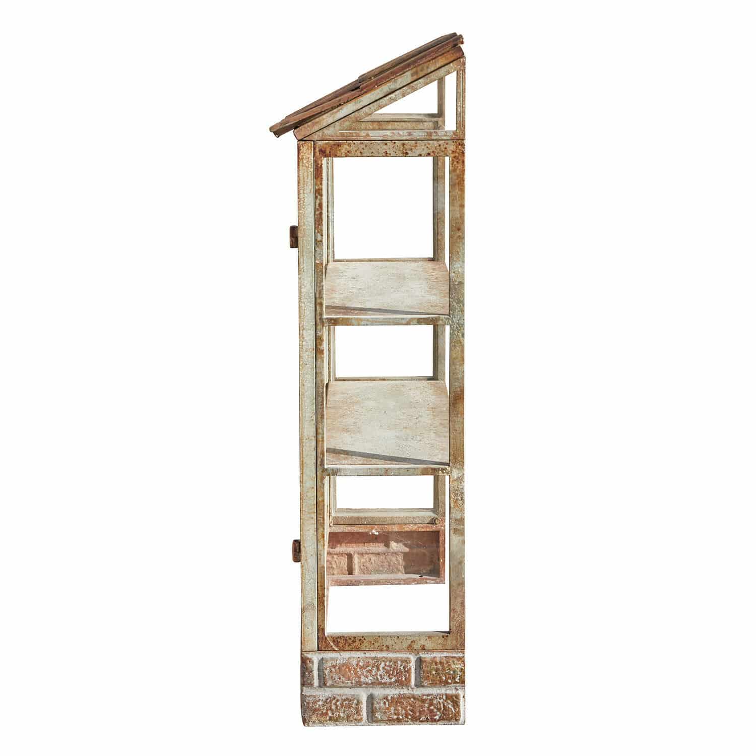 Metallvitrine mit Patina, Regale und Dach, rostfarben und ziegelrot, Vintage-Wohnaccessoire