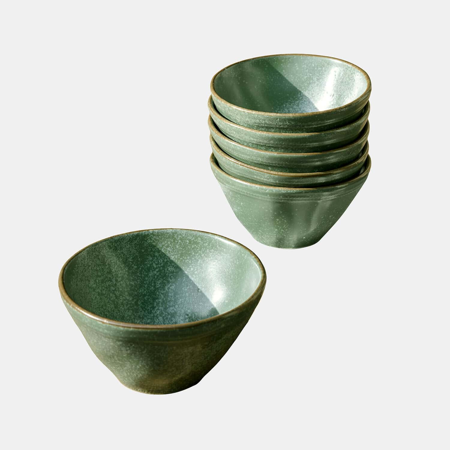 Schüssel 6er Set Norrvik Set aus fünf grünen Keramikschalen mit matter Oberfläche zum Servieren von Speisen.