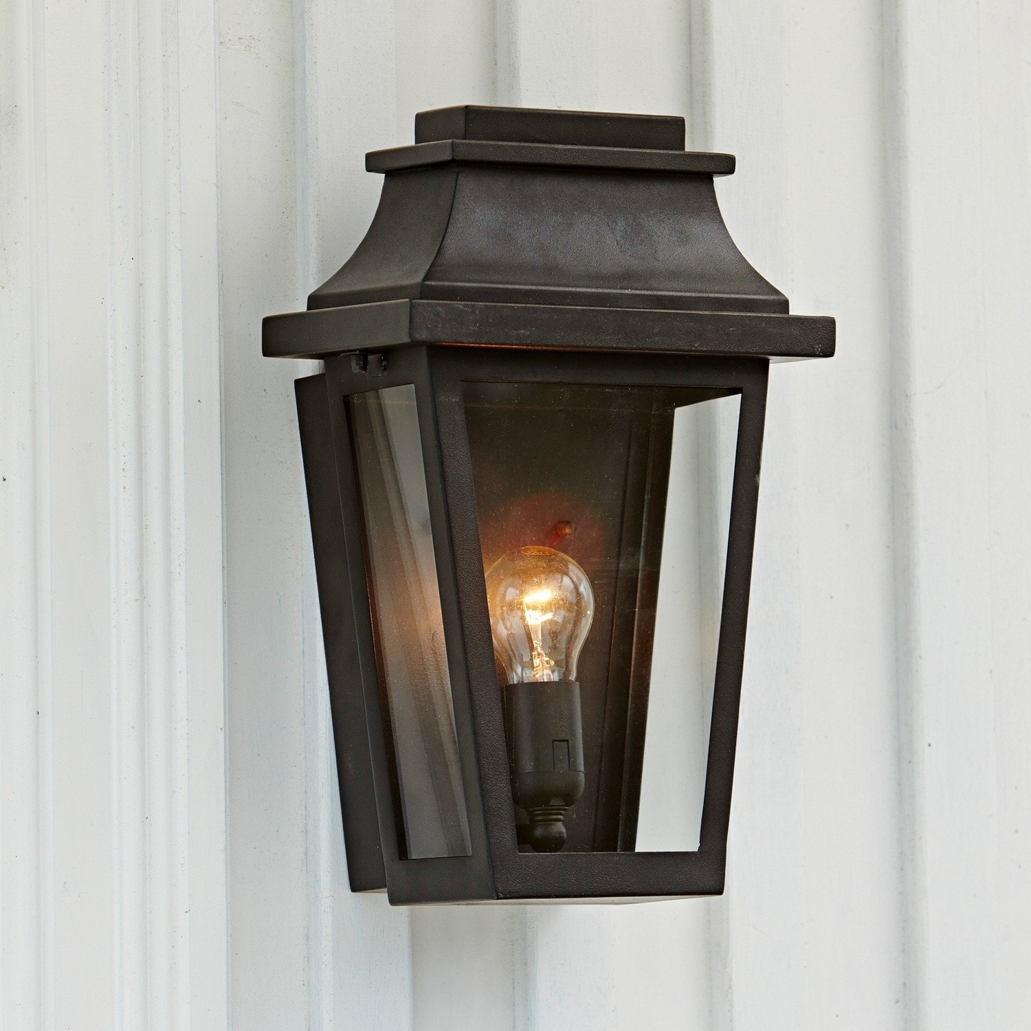 Außenwandlampe Toledo Schwarze Außenwandleuchte aus Metall mit klarem Glas und sichtbarer Glühbirne
