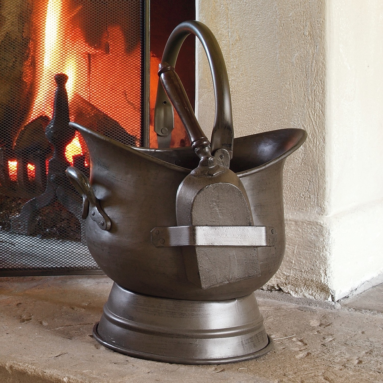 Aschekübel Derry Schwarzer Metall-Holzkorb mit Schaufel und Griff am Kamin, Kaminzubehör