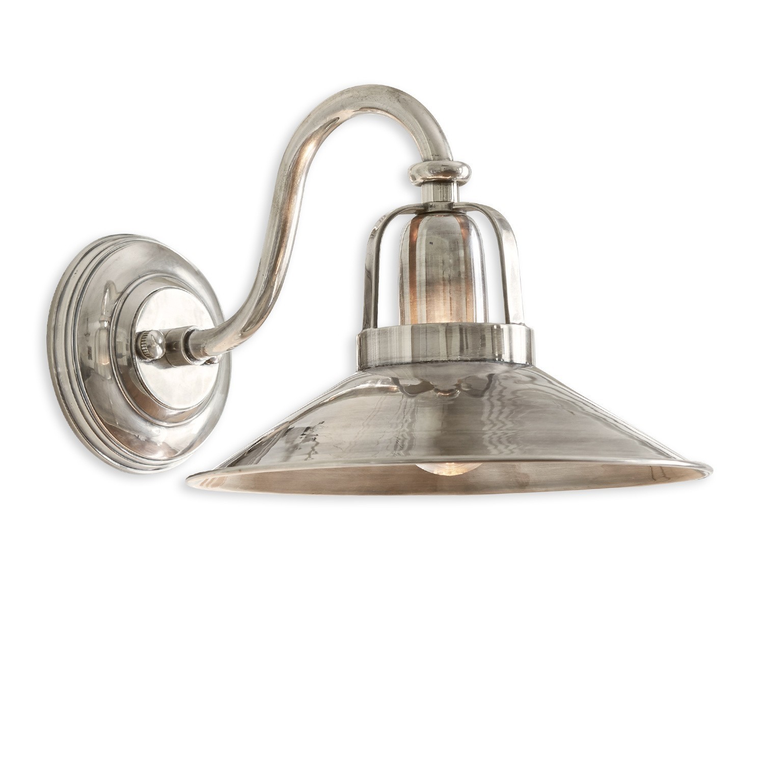 Wandlampe Timeon Wandlampe aus Metall in Silber mit breitem Schirm und elegantem Industriedesign