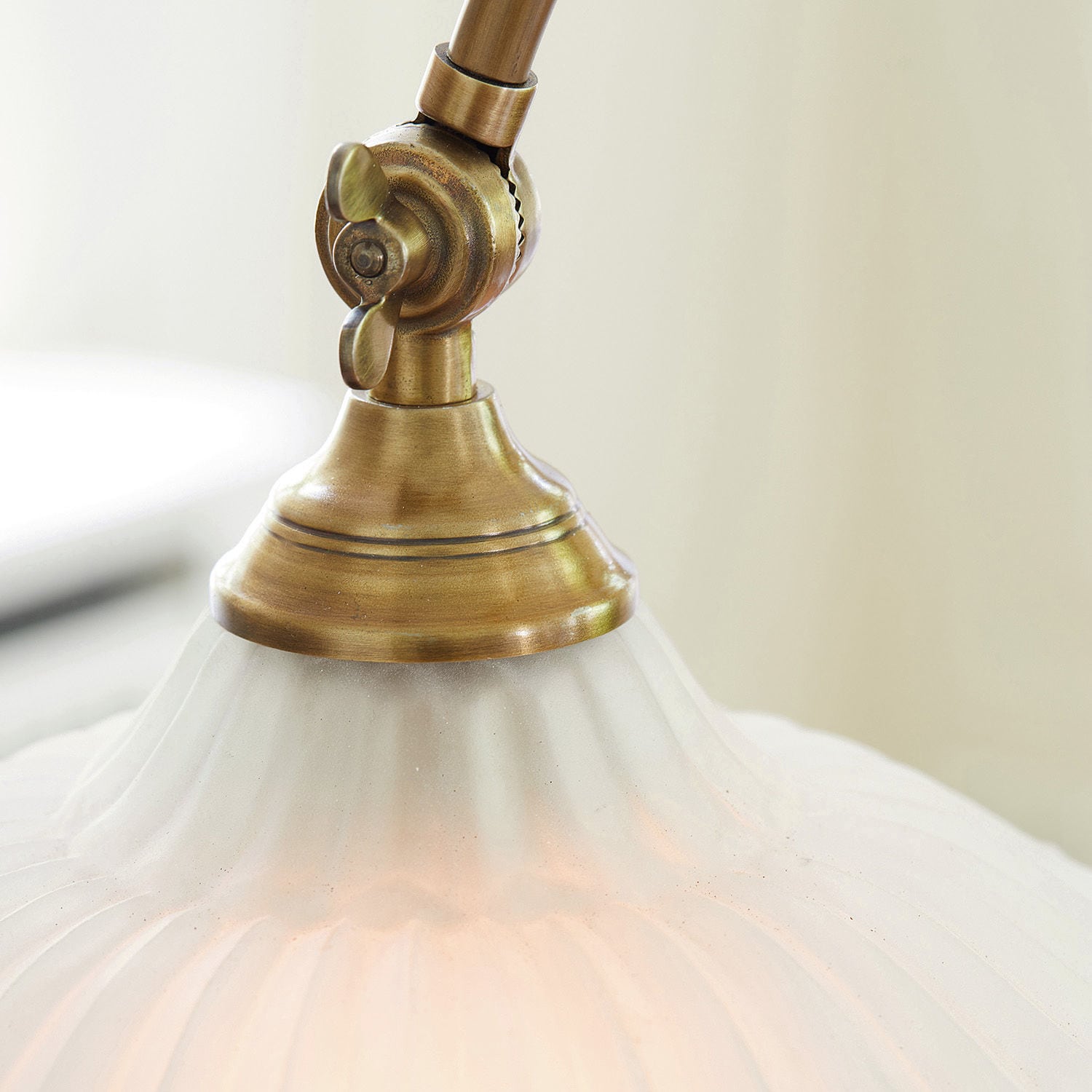 Stehlampe Lyna
