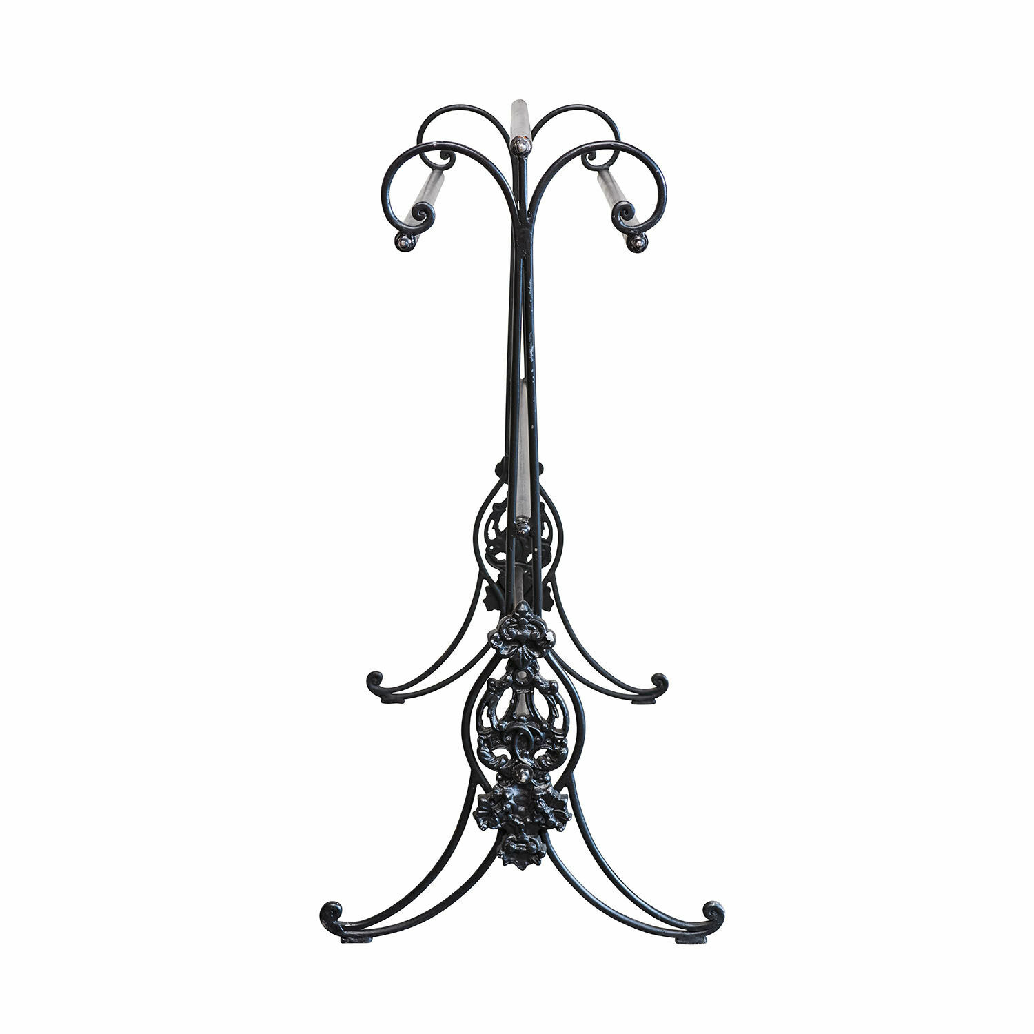 Schwarzer Metall-Garderobenständer mit dekorativen Blumenornamenten und geschwungenen Haken