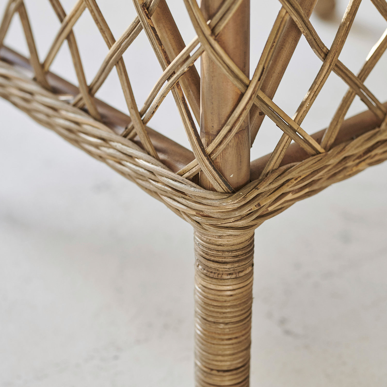 Natürlicher Rattanmöbelrahmen in Beige mit geflochtenem Muster und Details