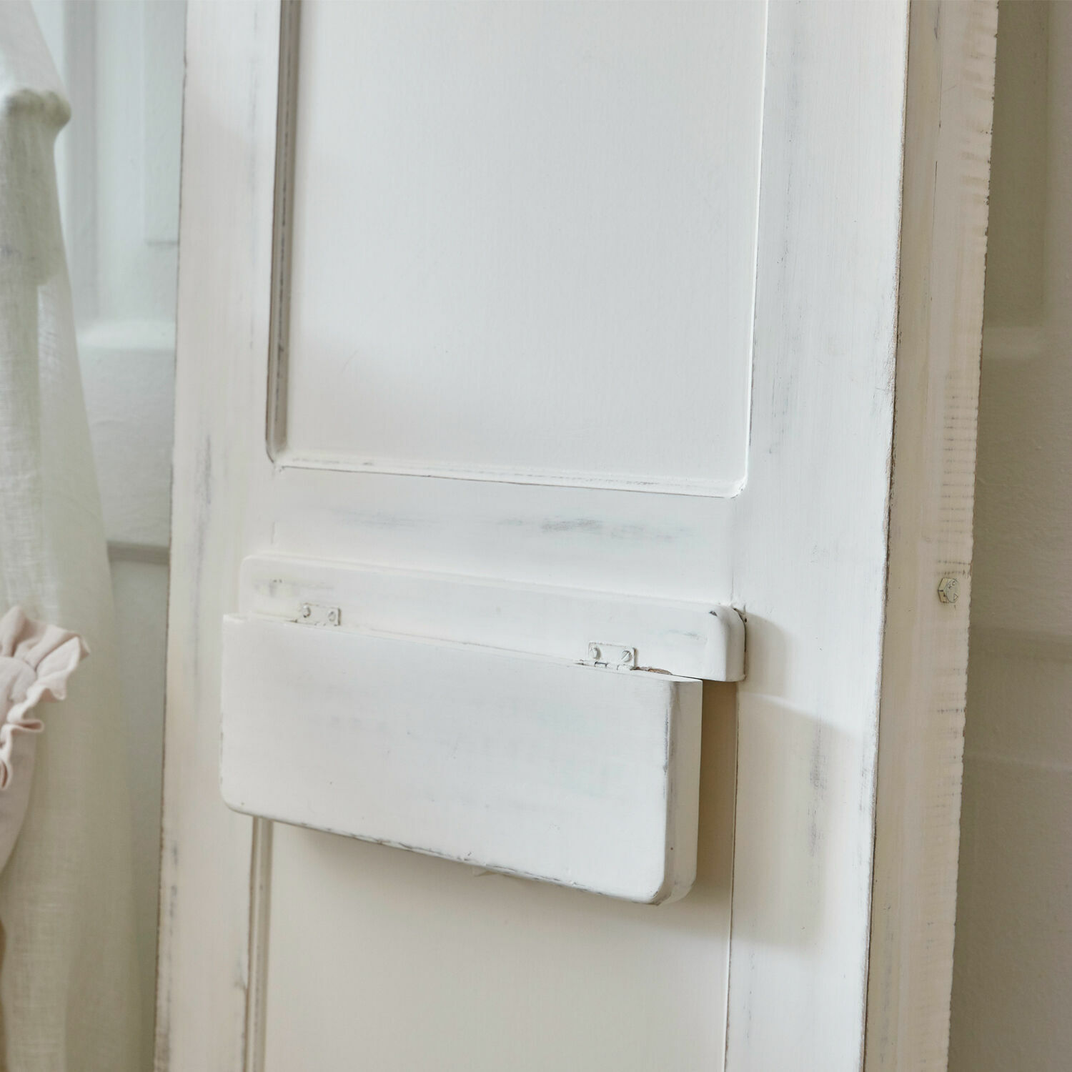 Weißer Holzgriff mit Shabby-Chic-Effekt für Türen im Vintage-Stil