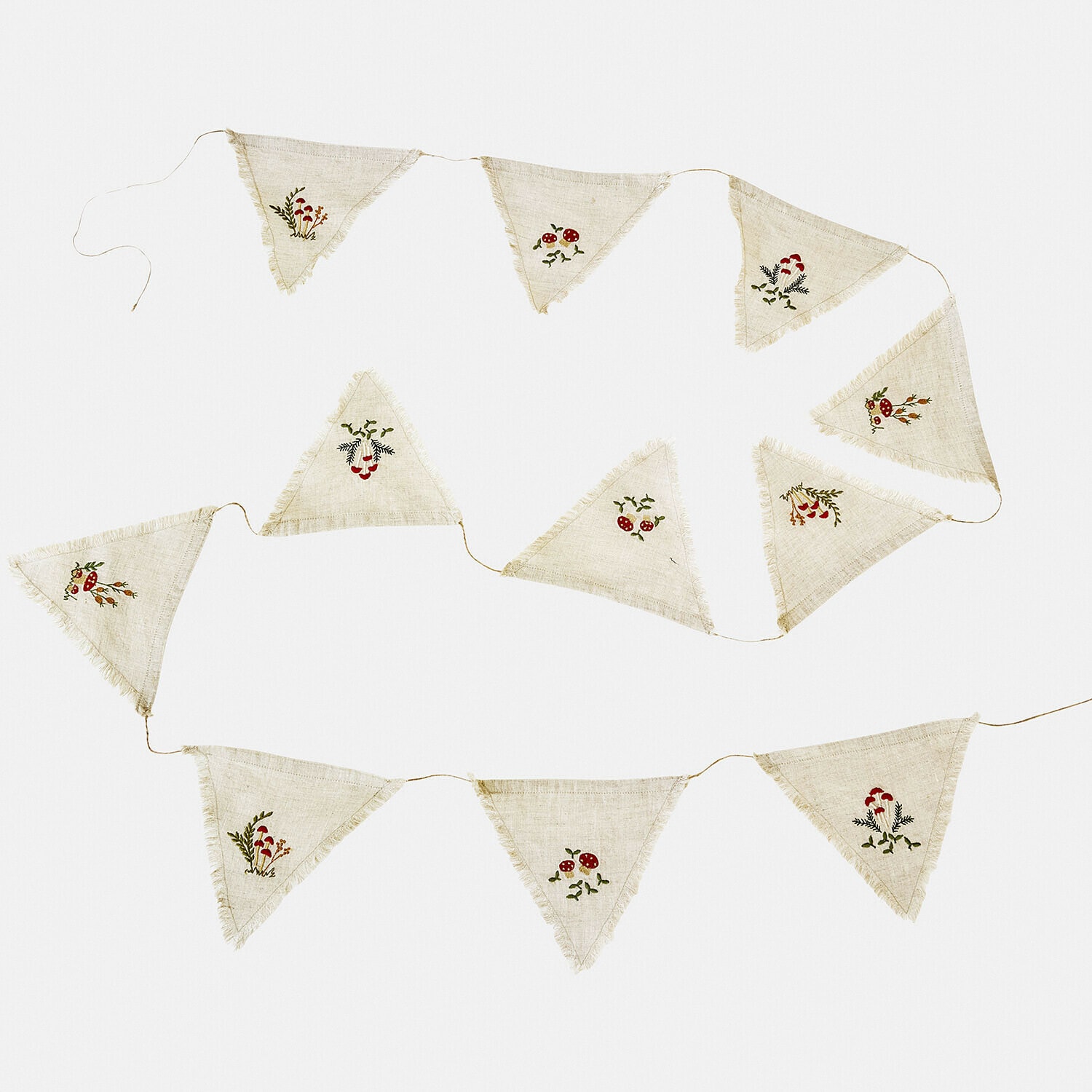 Wimpelkette aus naturfarbenem Leinen mit roten und grünen Stickmotiven, festliche Dekoration