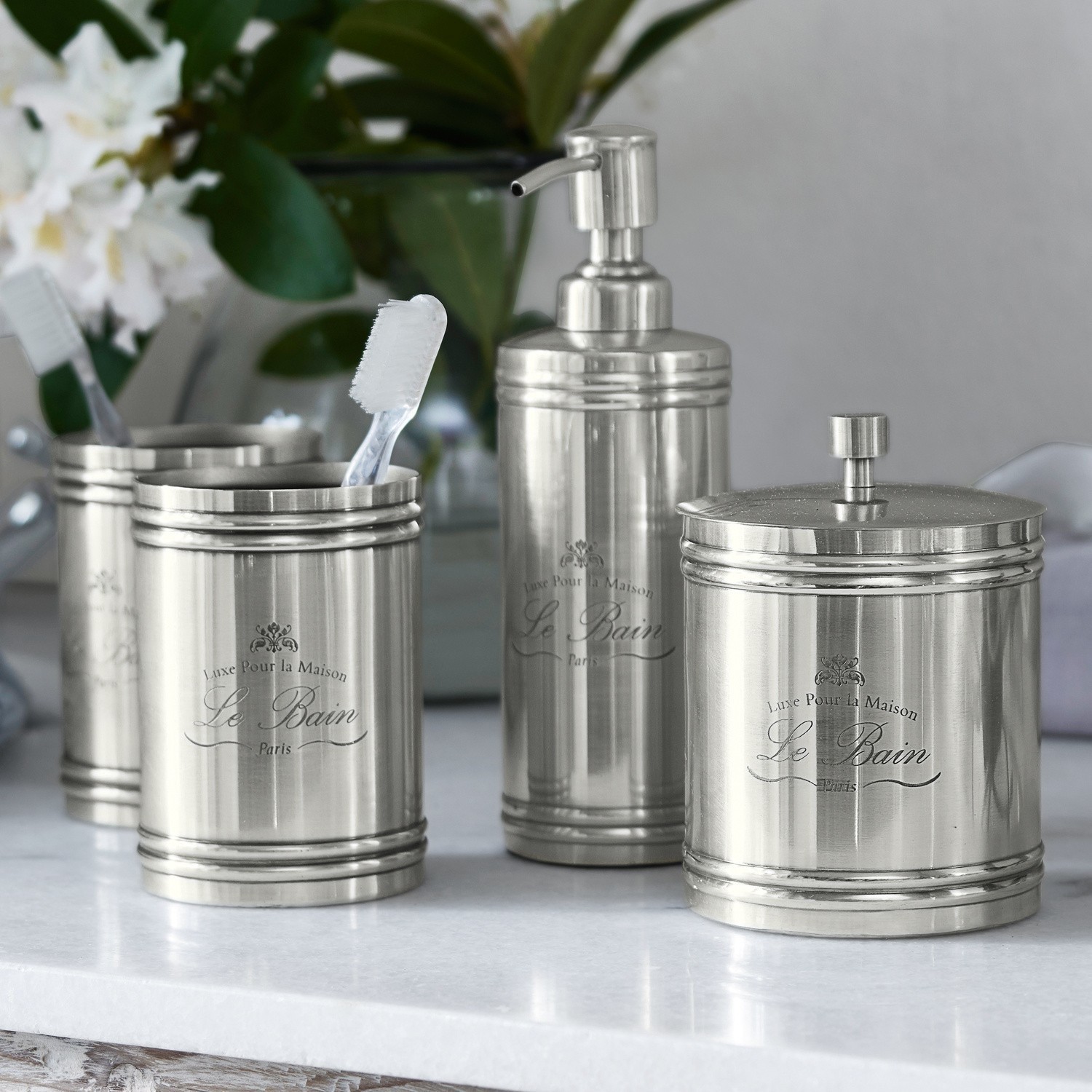 Badezimmer-Set aus Edelstahl in Silber mit Seifenspender und Zahnbürstenbechern