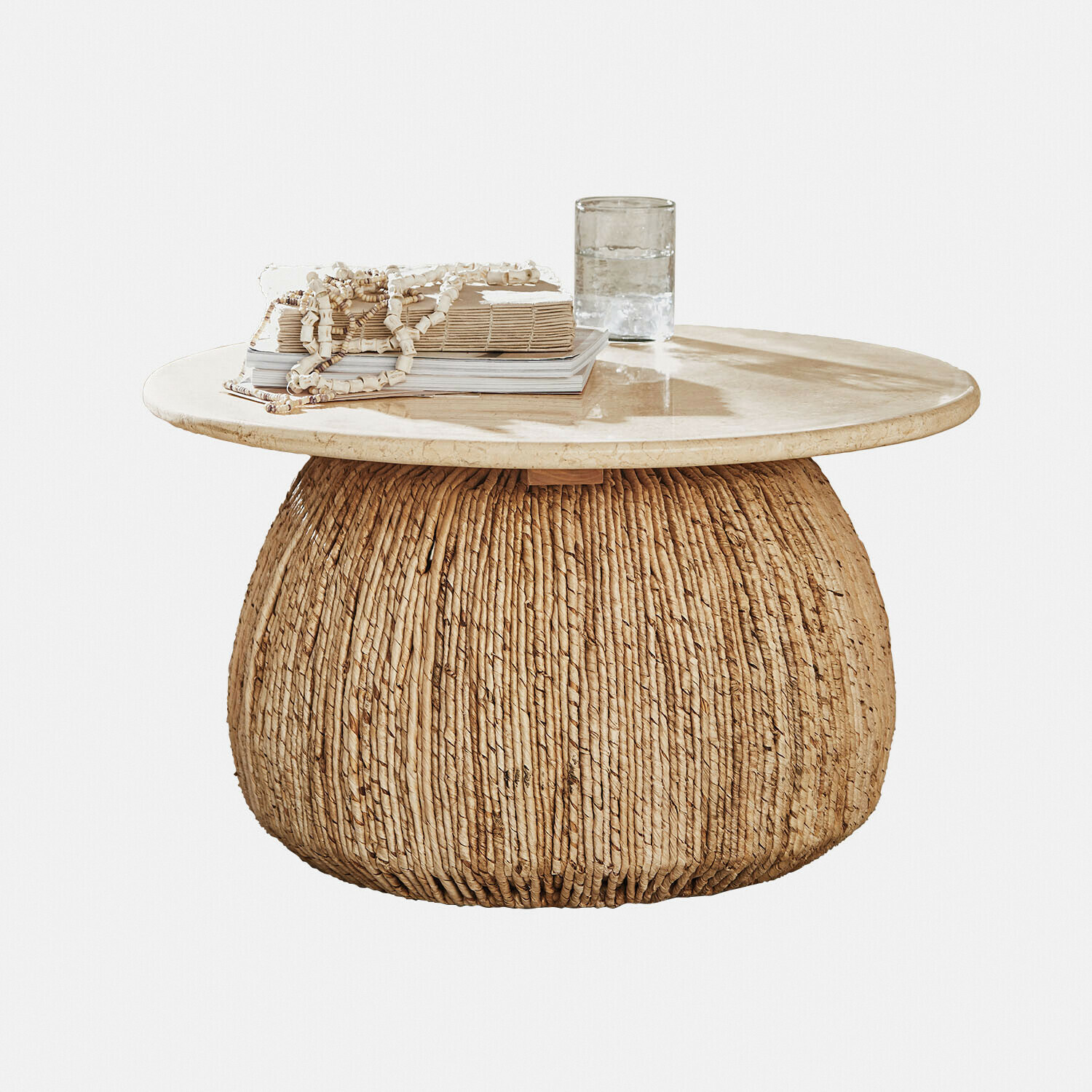 Couchtisch Casaletti Runder Couchtisch mit hellem Marmortischplatte und geflochtener Natur-Rattanbasis