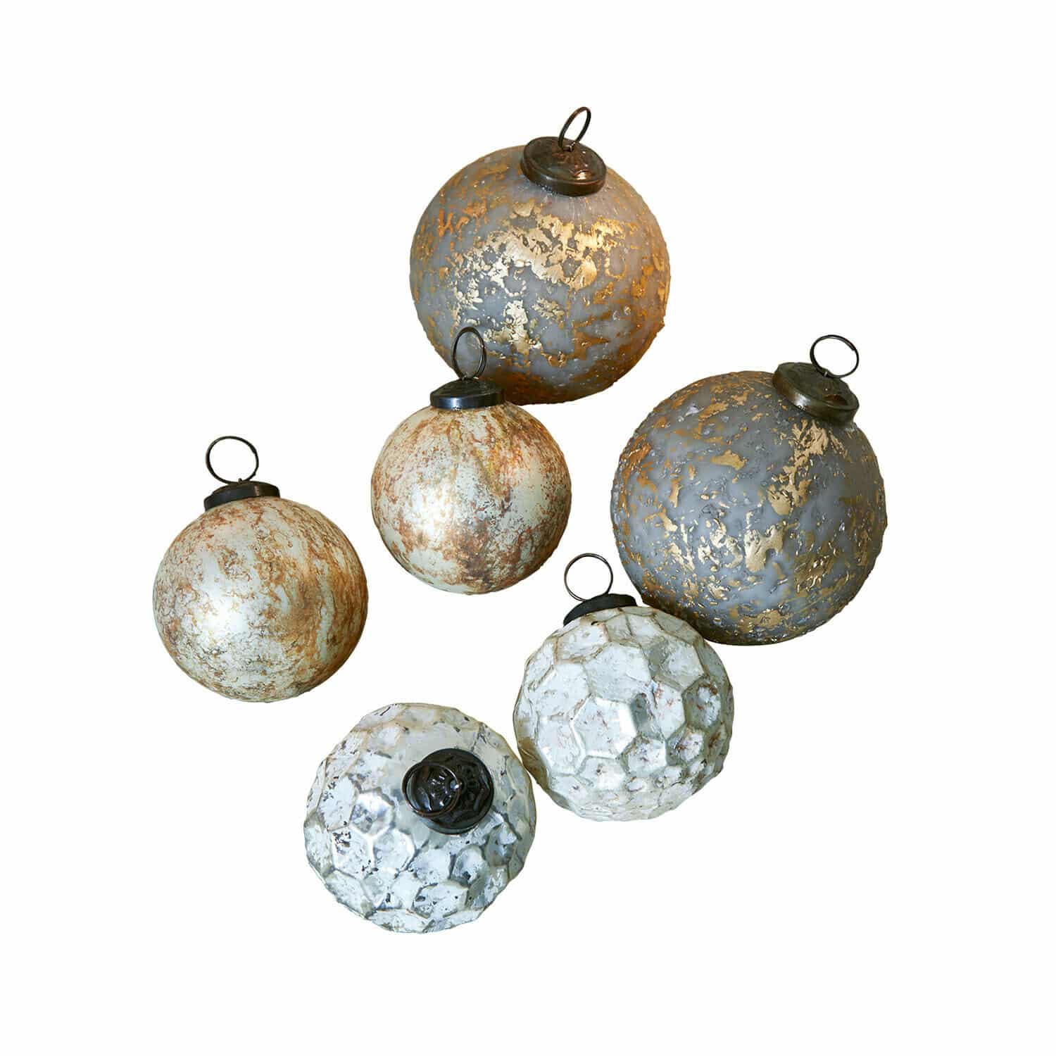 Weihnachtskugel 6er Set Bellezia Set aus sechs dekorativen Weihnachtskugeln in Grau und Weiß mit metallischem Finish für festliche Dekoration
