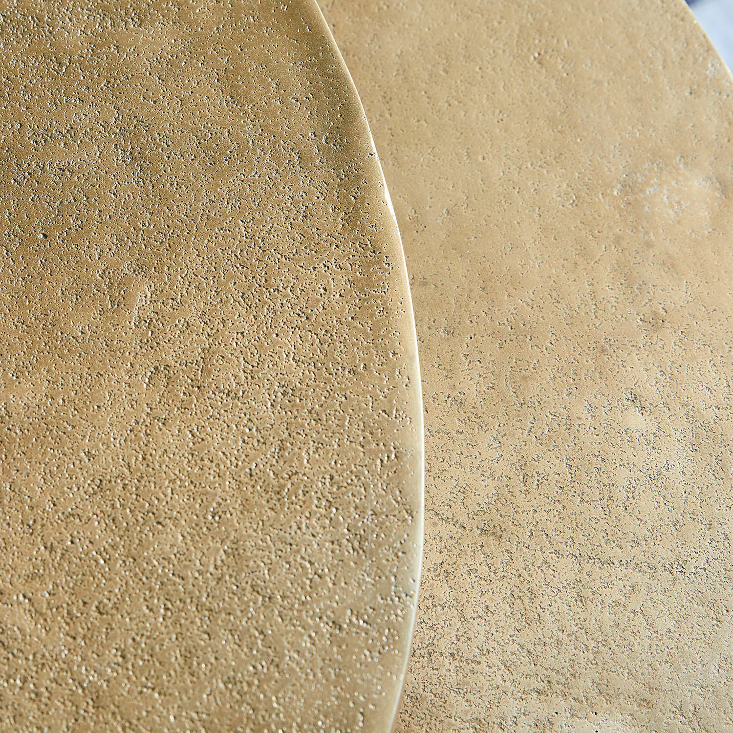 Beige strukturierte Keramikoberfläche, dekoratives Element mit natürlichem Look