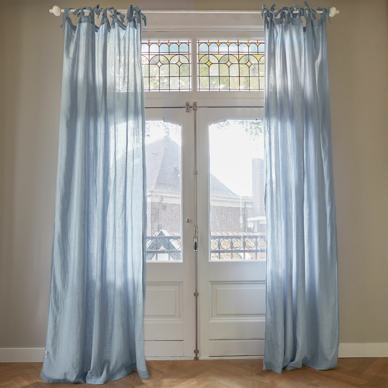 Gardine Valserino Hellblaue Leinenvorhänge mit Bindebändern, leicht und luftig für stilvolle Fensterdekoration
