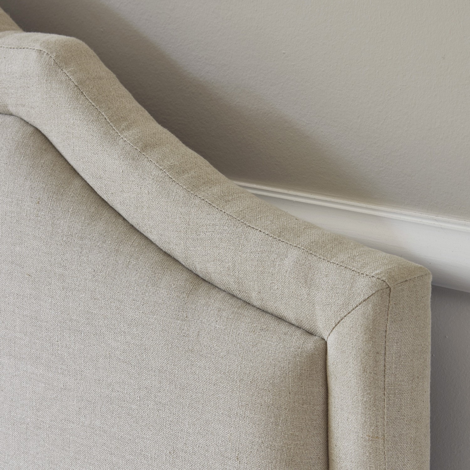 Beiges, gepolstertes Kopfteil aus strukturierter Stoffqualität für das Schlafzimmer