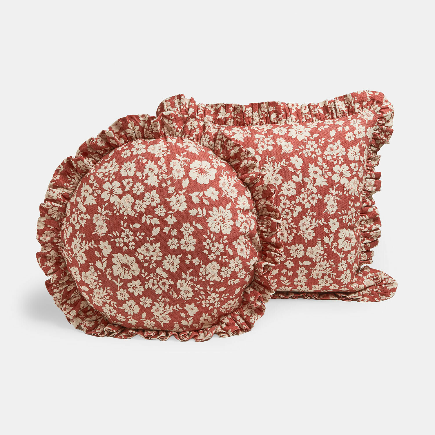 Dekoratives Baumwollkissen-Set in Rot mit cremefarbenem Blumenmuster und Rüschenrand