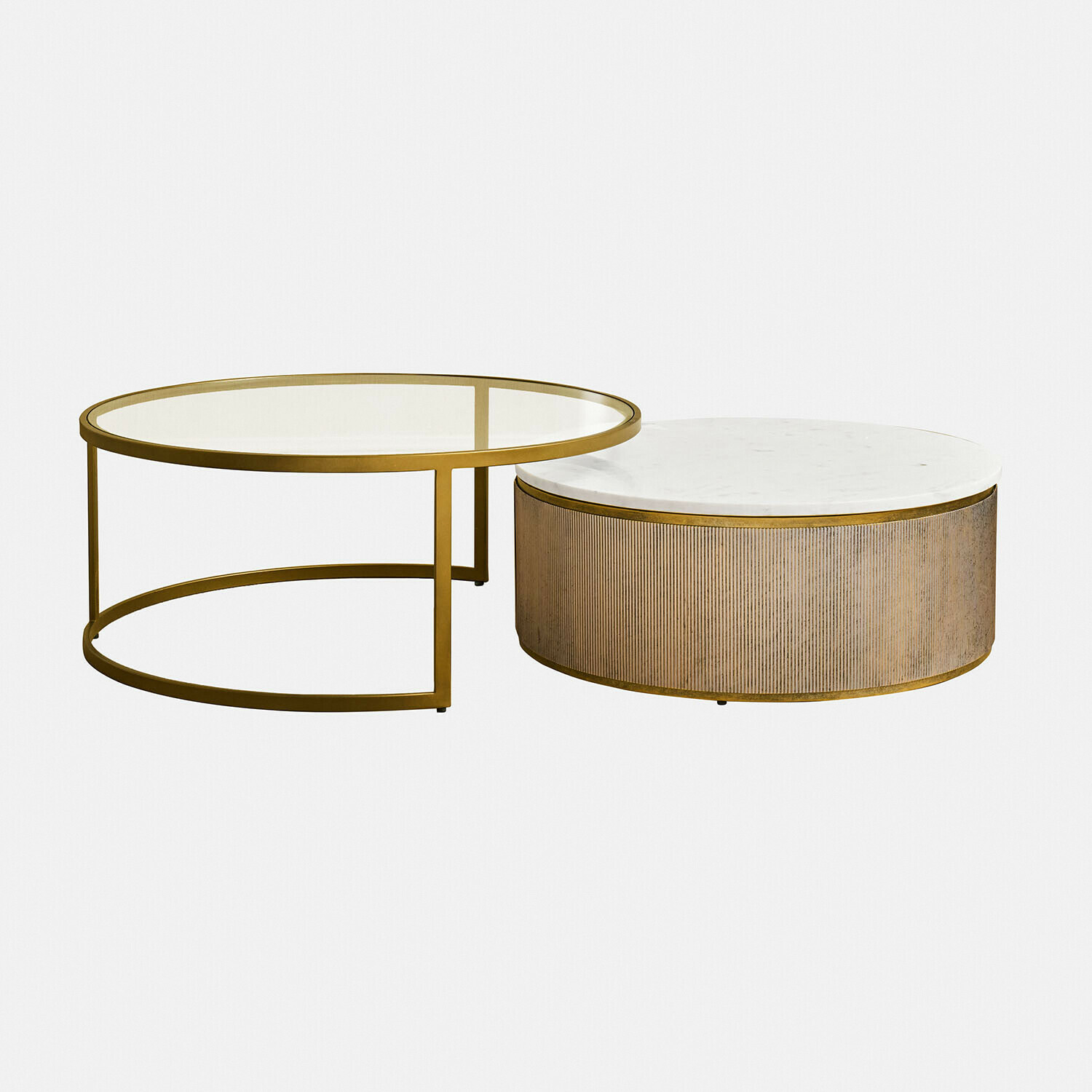 Zweier-Set runder Couchtische mit goldfarbenem Metallgestell und weißem Marmor- sowie Glasplatte