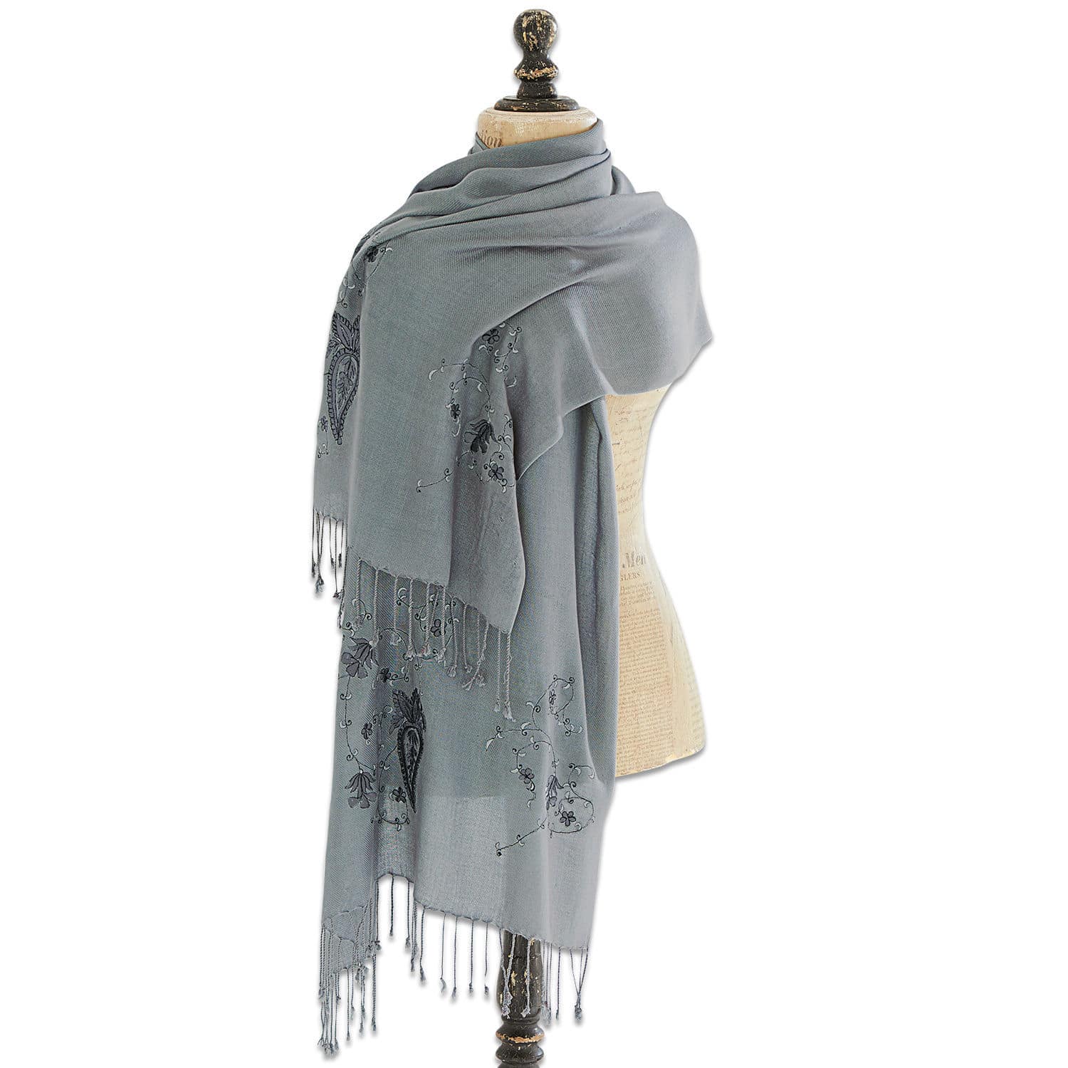 Grauer Schal mit feiner Stickerei und Fransen, weiches Material, modisches Accessoire