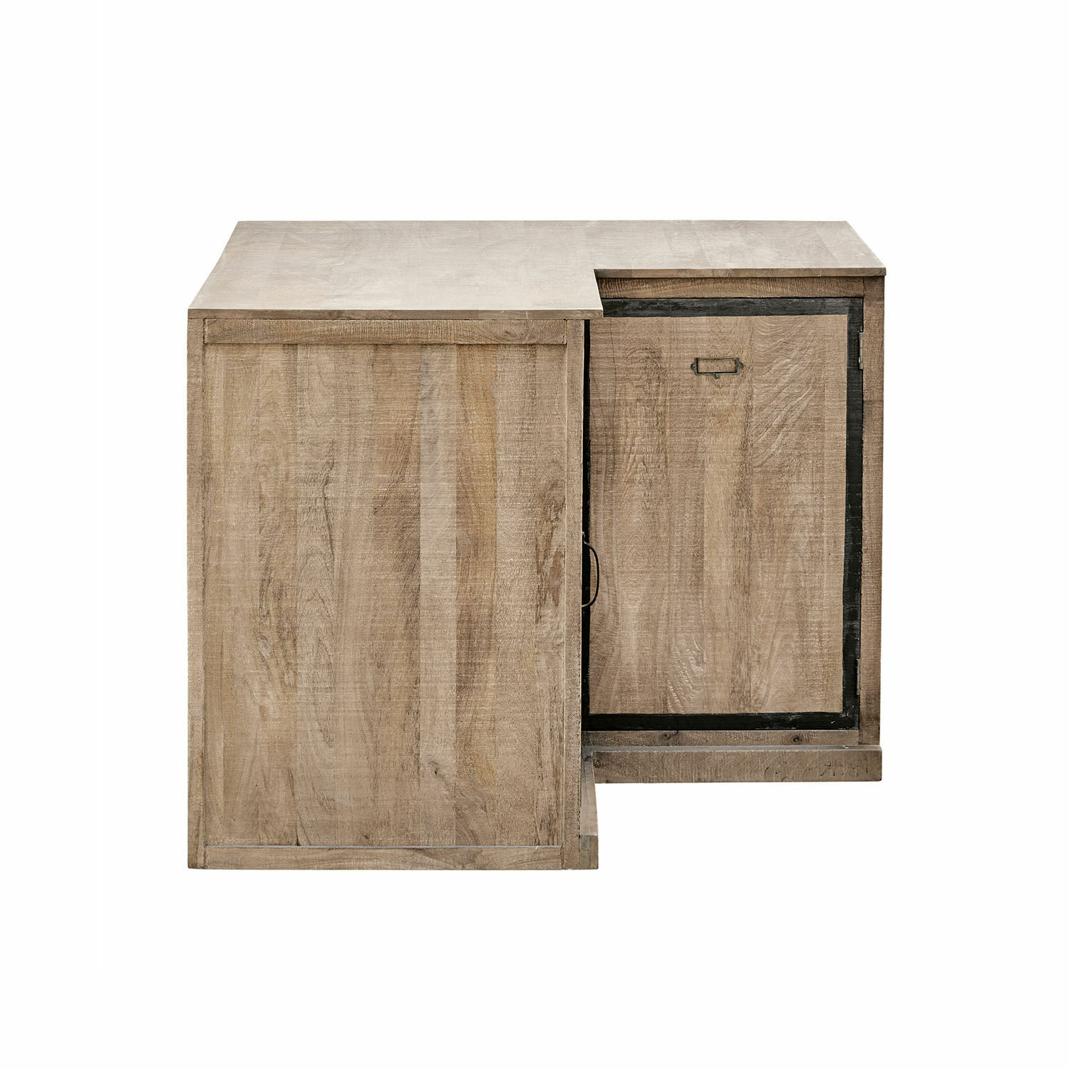 Eckschrank aus Holz in natürlicher Farbe mit Metallakzenten zur Aufbewahrung im Wohnzimmer