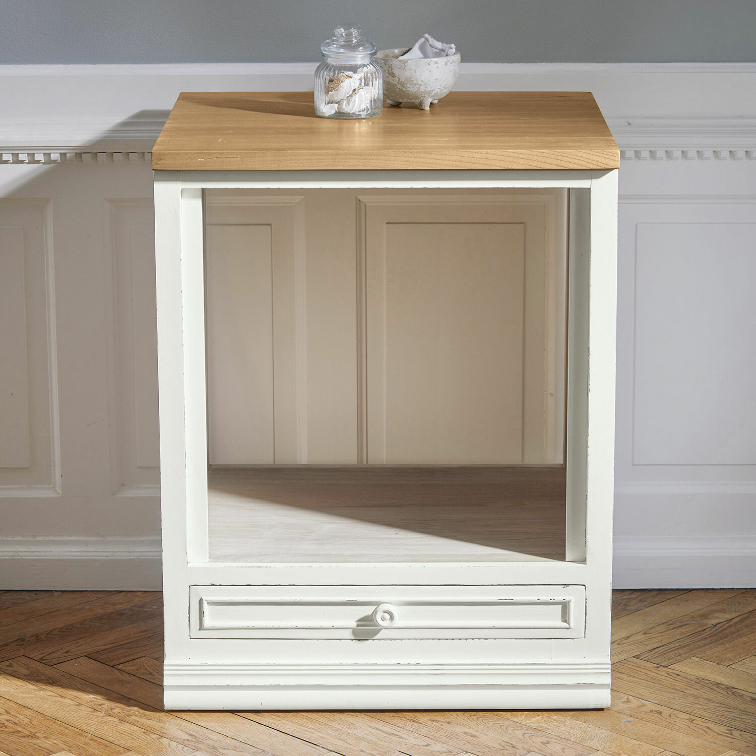 Weißer Holztisch mit Schublade und hellem Holzplatte für Wohnzimmer oder Schlafzimmer