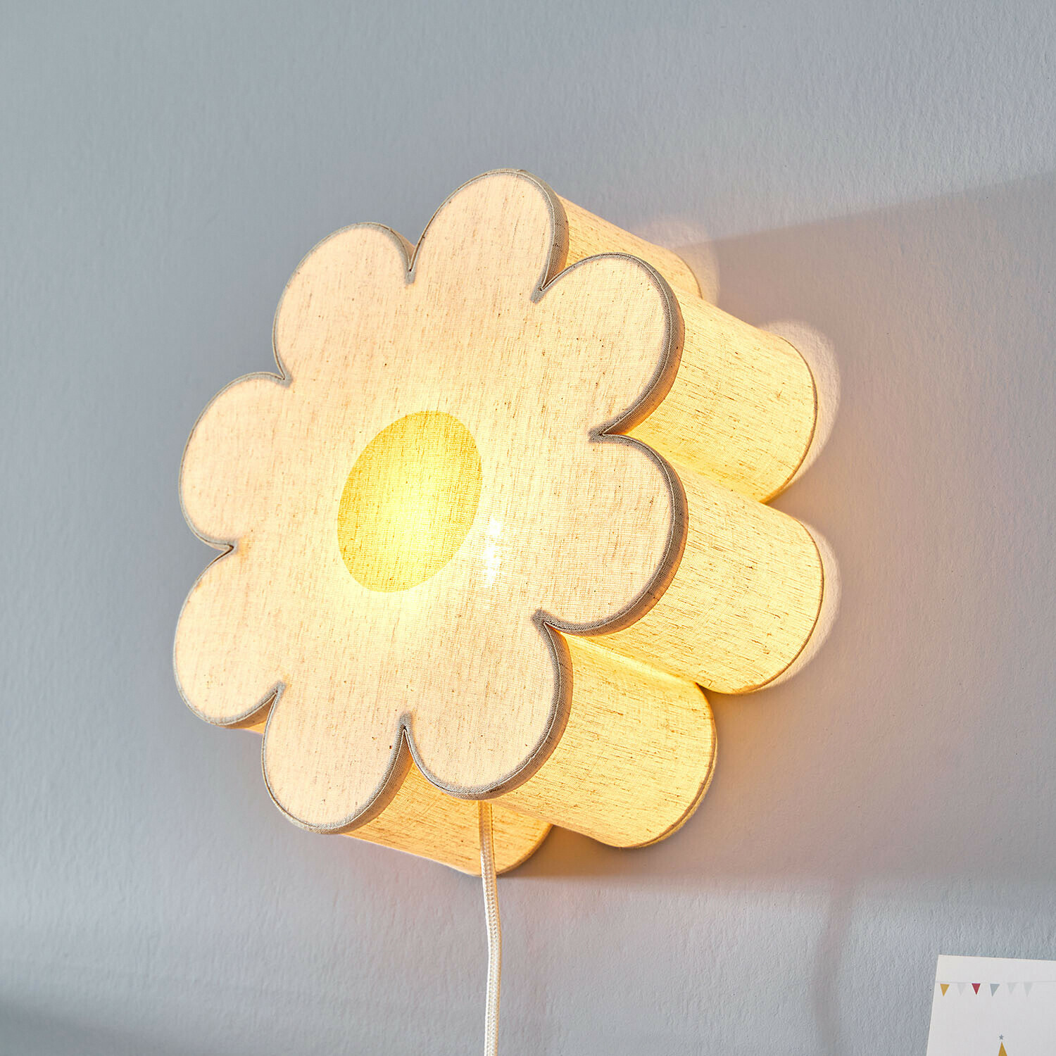 Wandlampe Poppeline Wandleuchte in Blumenform aus hellem Stoff, dekorative Kinderzimmerlampe mit warmem Licht