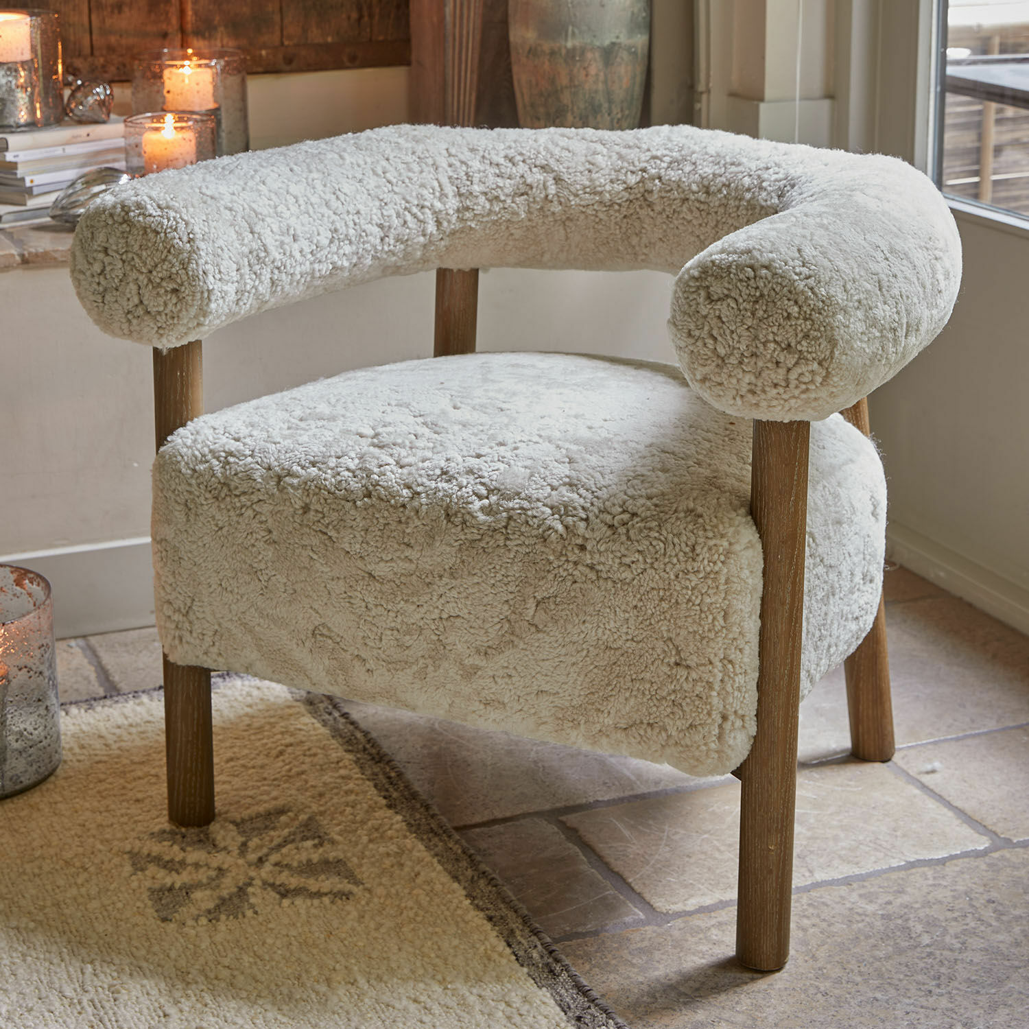 Sessel Cedarbrook Beiger Sessel mit weichem Stoffbezug und Holzbeinen für gemütliches Wohnzimmer