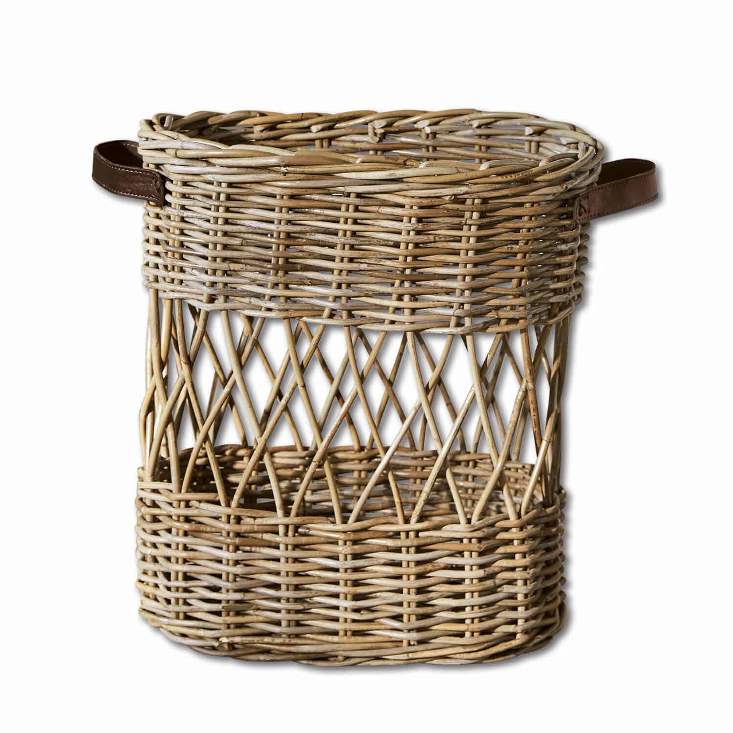 Rattankorb in Natur mit braunen Ledergriffen, offenes Design, praktischer Aufbewahrungskorb