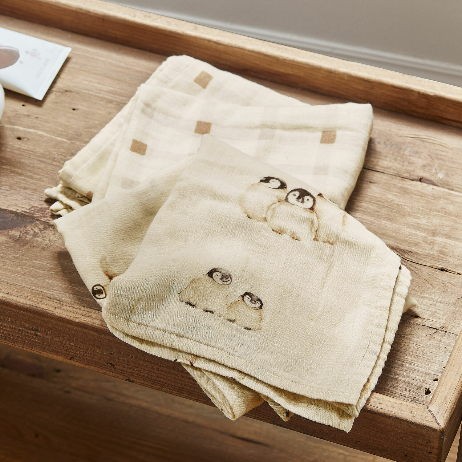 Babytuch 2er Set Jocienne Feines Baumwolltuch in Creme mit Pinguin-Motiv, weiches Küchentuch für den Alltag
