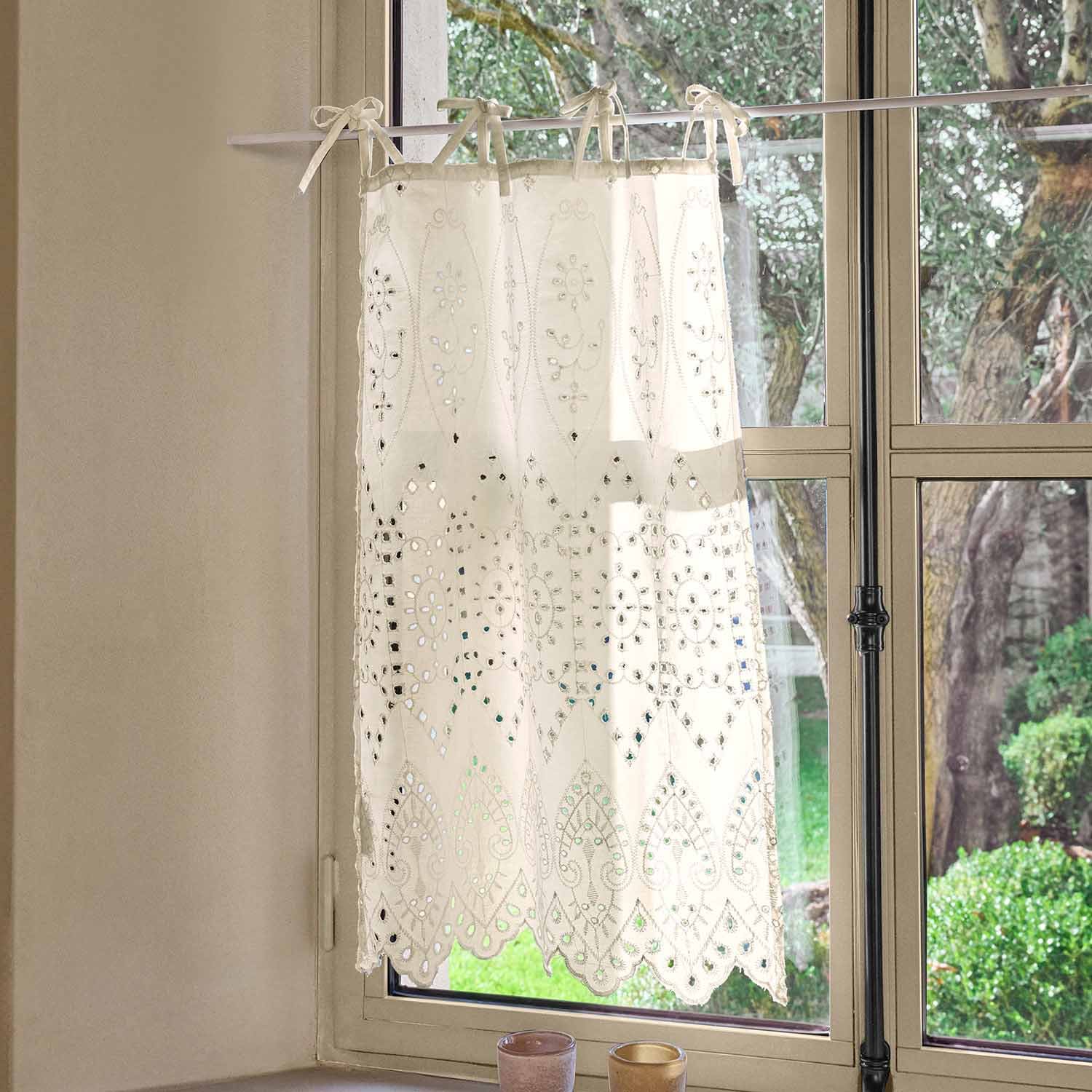 Weiße bestickte Gardine mit Lochmuster, dekorativer Fensterschmuck für Wohn- oder Esszimmer