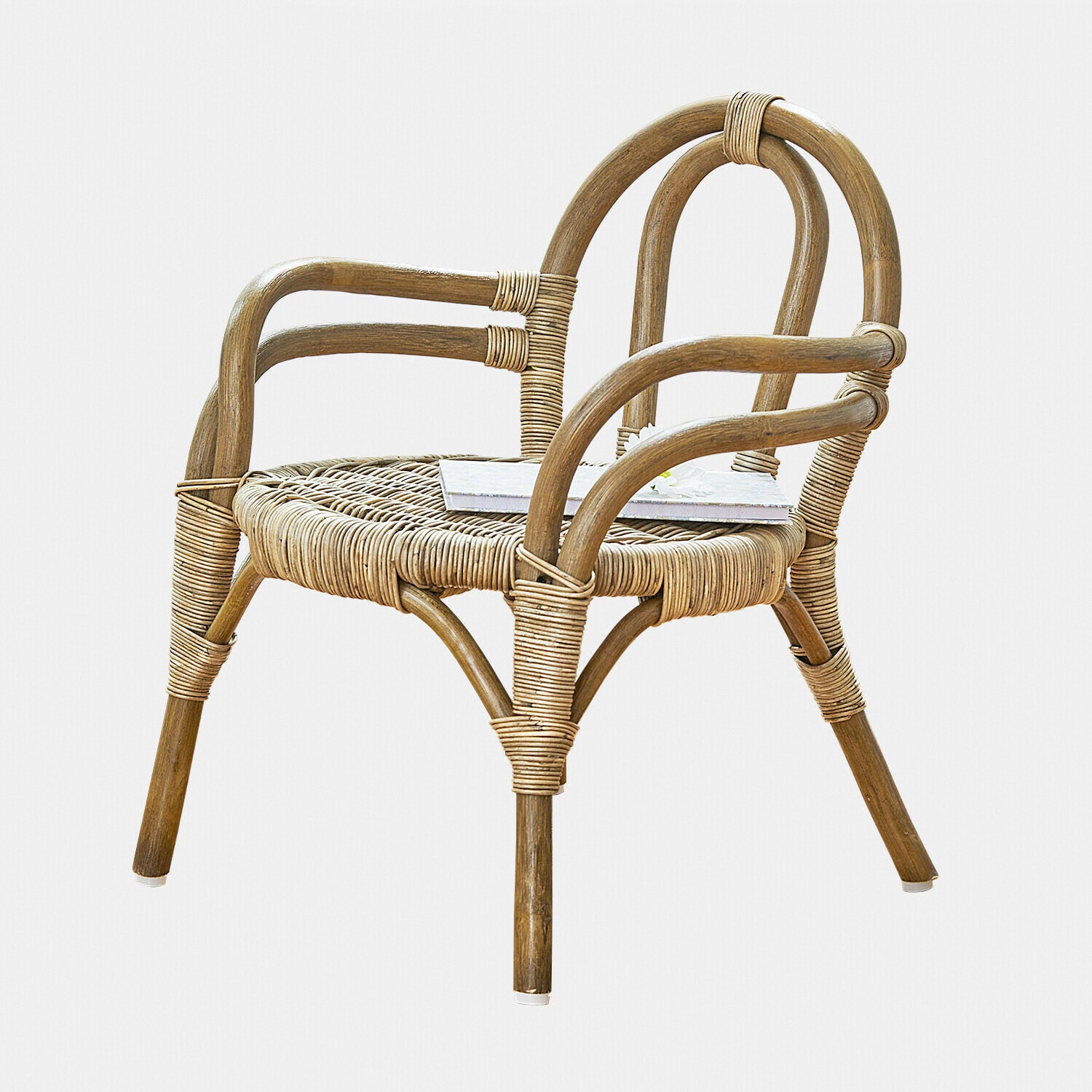 Kinderstuhl Tinytreasure Kinderstuhl aus natürlichem Rattan mit Rücken- und Armlehnen, leichter Stuhl für Kinderzimmer