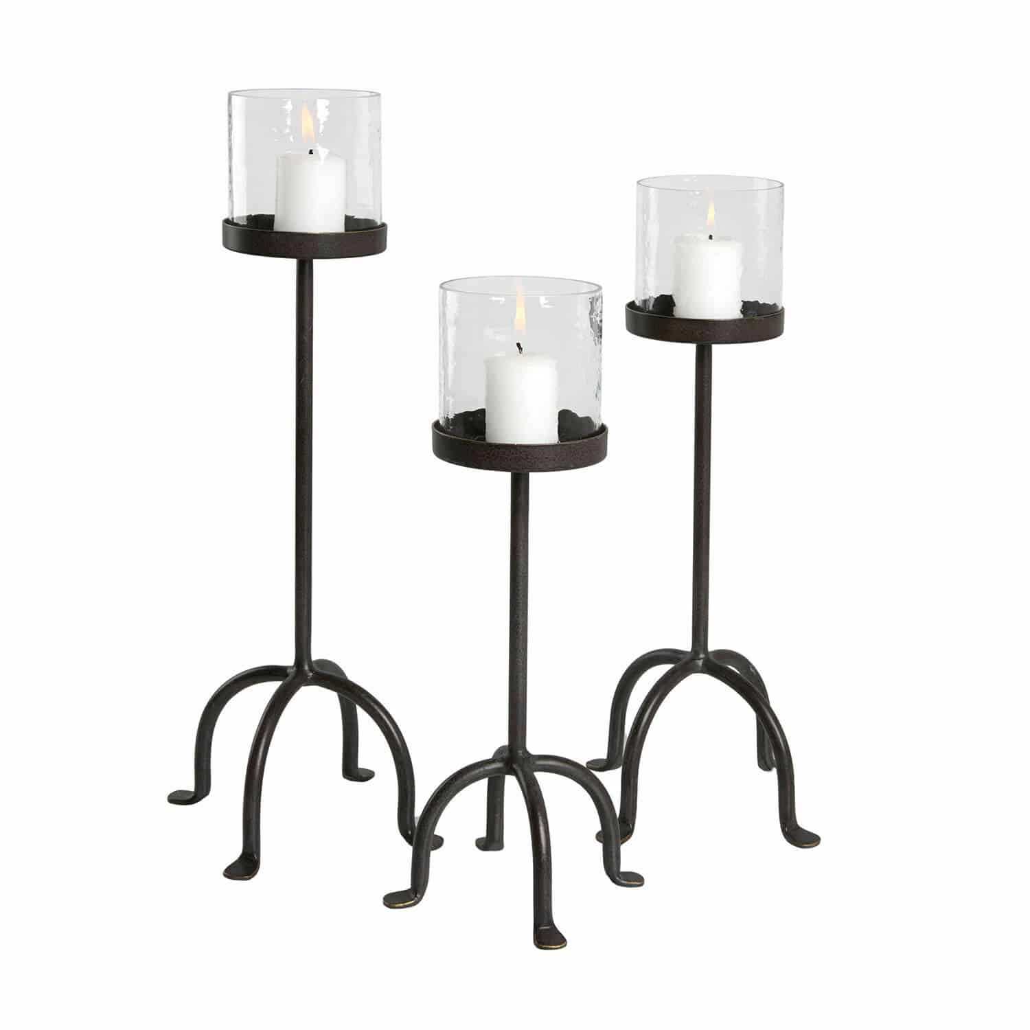 Kerzenständer 3er Set Tanbira Dreiteiliges Set aus Metall-Kerzenhaltern mit klarem Glas und weißen Kerzen für Wohnraumdeko