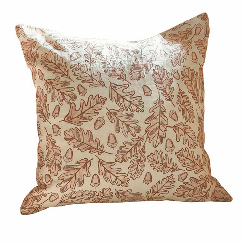 Beige Kissenhülle mit braunem Eichenblatt- und Eichelmuster, dekorativer Baumwollstoff