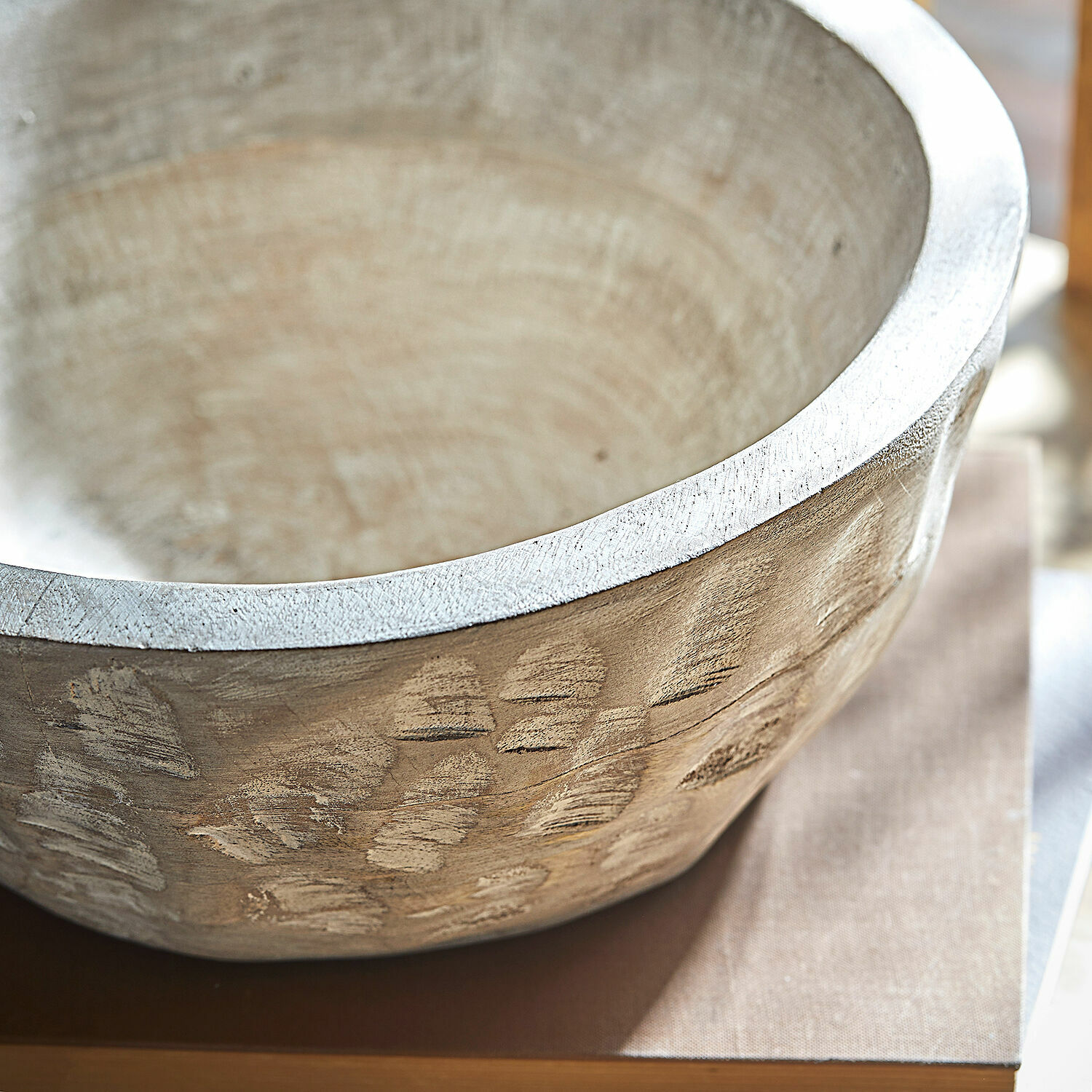 Dekorative Schale aus Mangoholz in Naturfarbe, rustikaler Stil, Wohnaccessoire