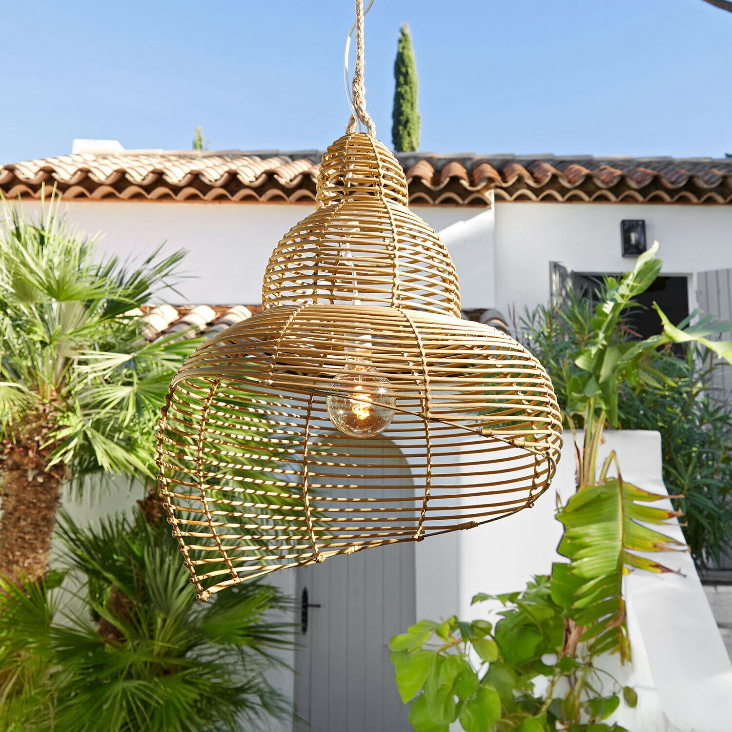 Hängelampe aus natürlichem Rattan, ideal zur Dekoration von Garten und Terrasse