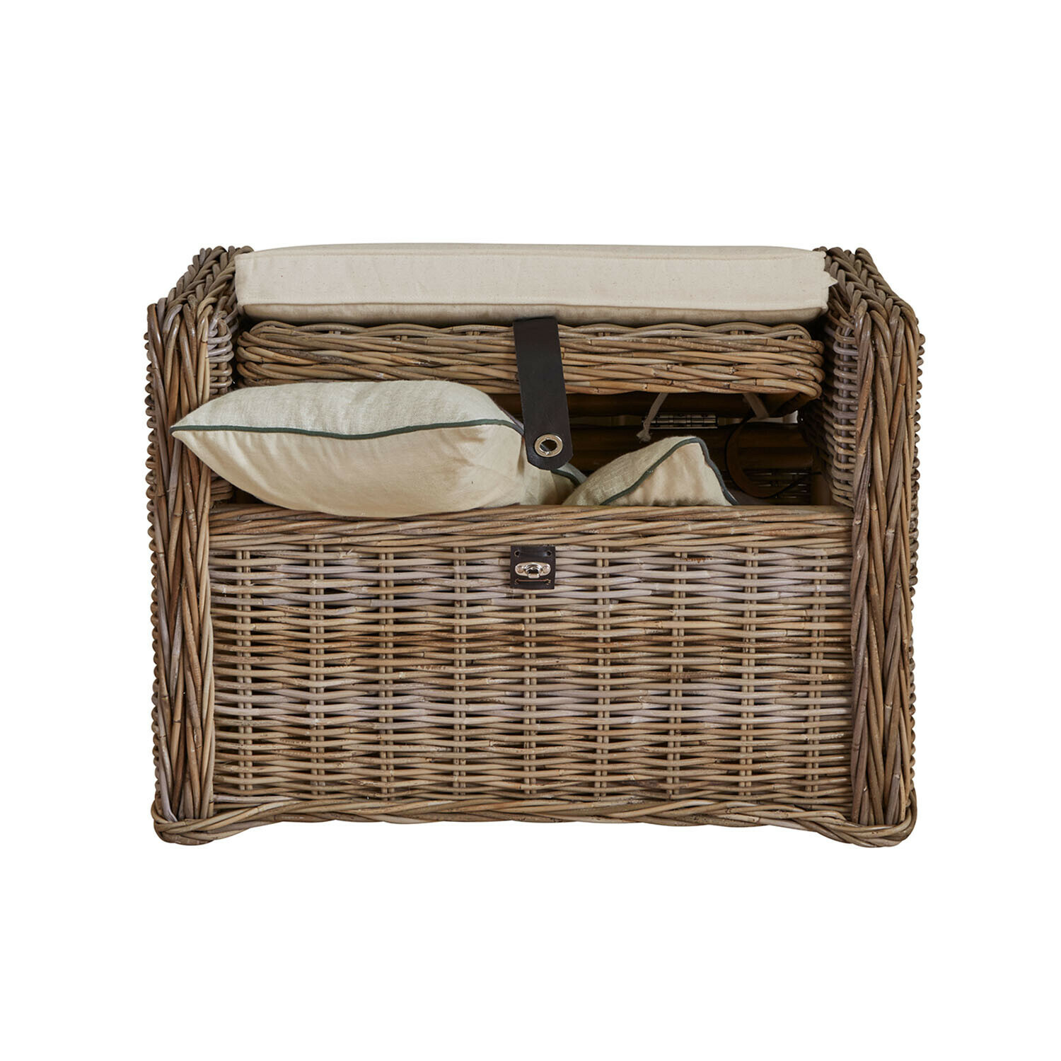 Truhe Chantivelle Picknickkorb aus natürlichem Rattan mit cremefarbenen Kissen und dunkelbraunem Lederriemen