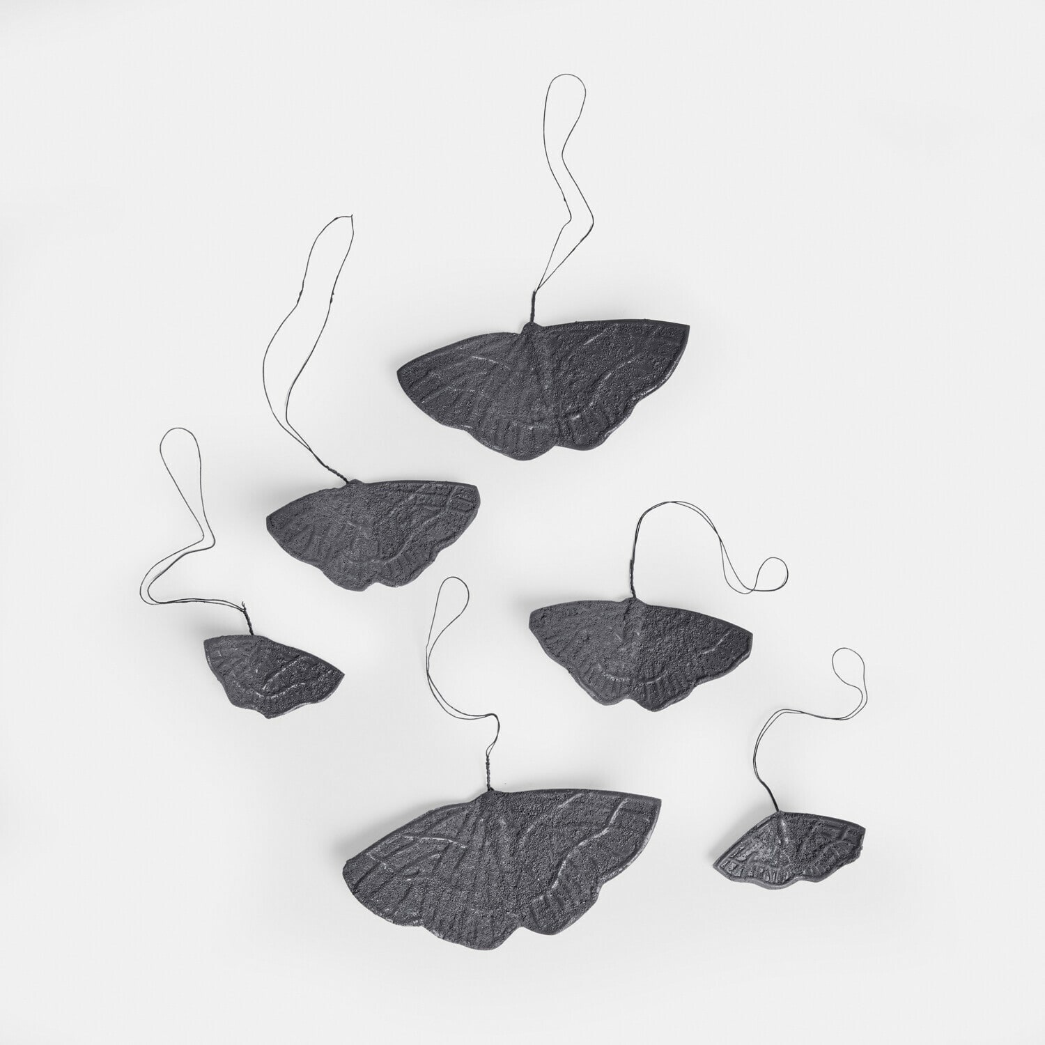 Anhänger 6er Set Orlenaith Set schwarze Metall-Schmetterlingsdekorationen mit Aufhängungen, Wand- oder Festdekoration