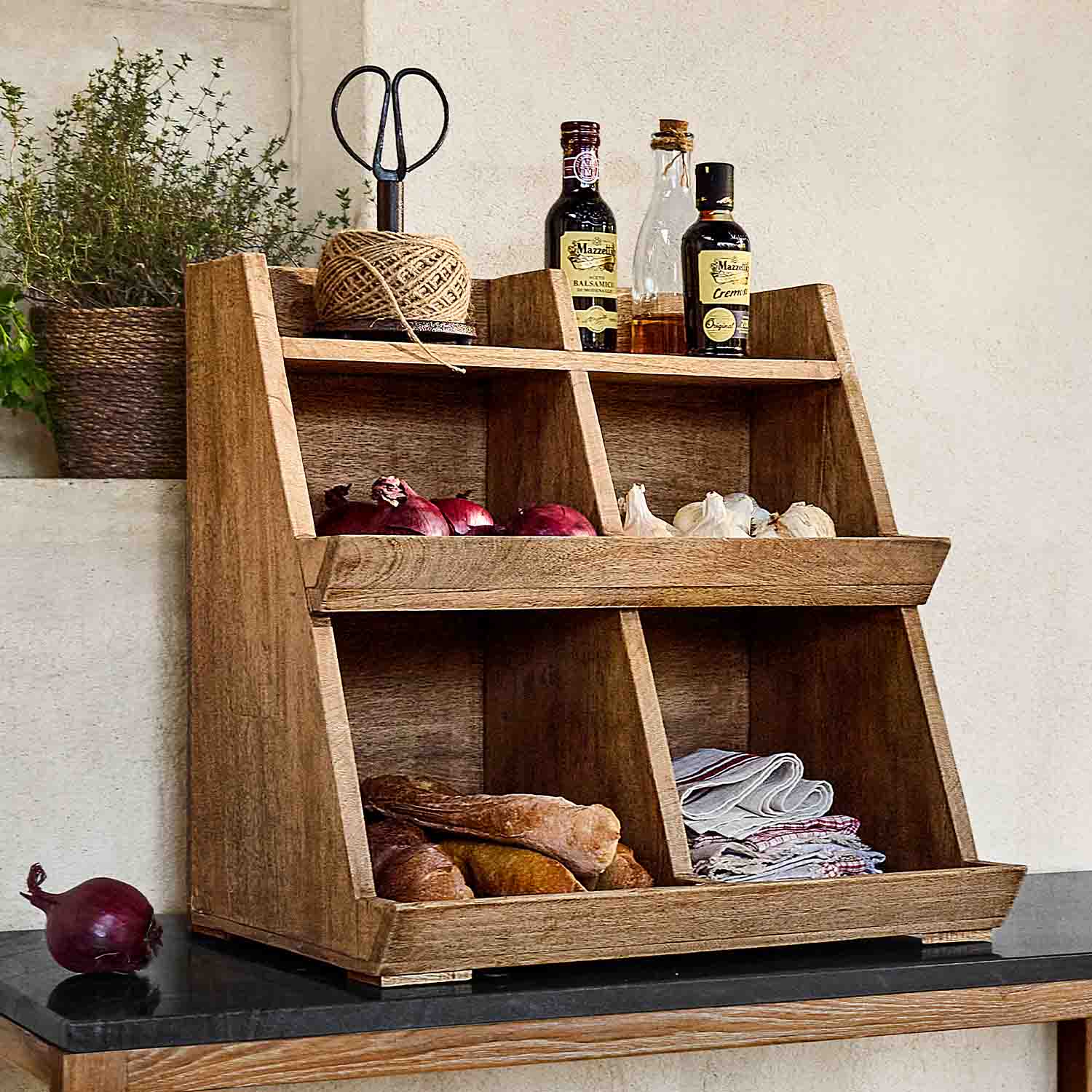 Holz-Organizer mit Fächern für Gewürze, Brot und Tücher in natürlicher Holzfarbe für die Küche