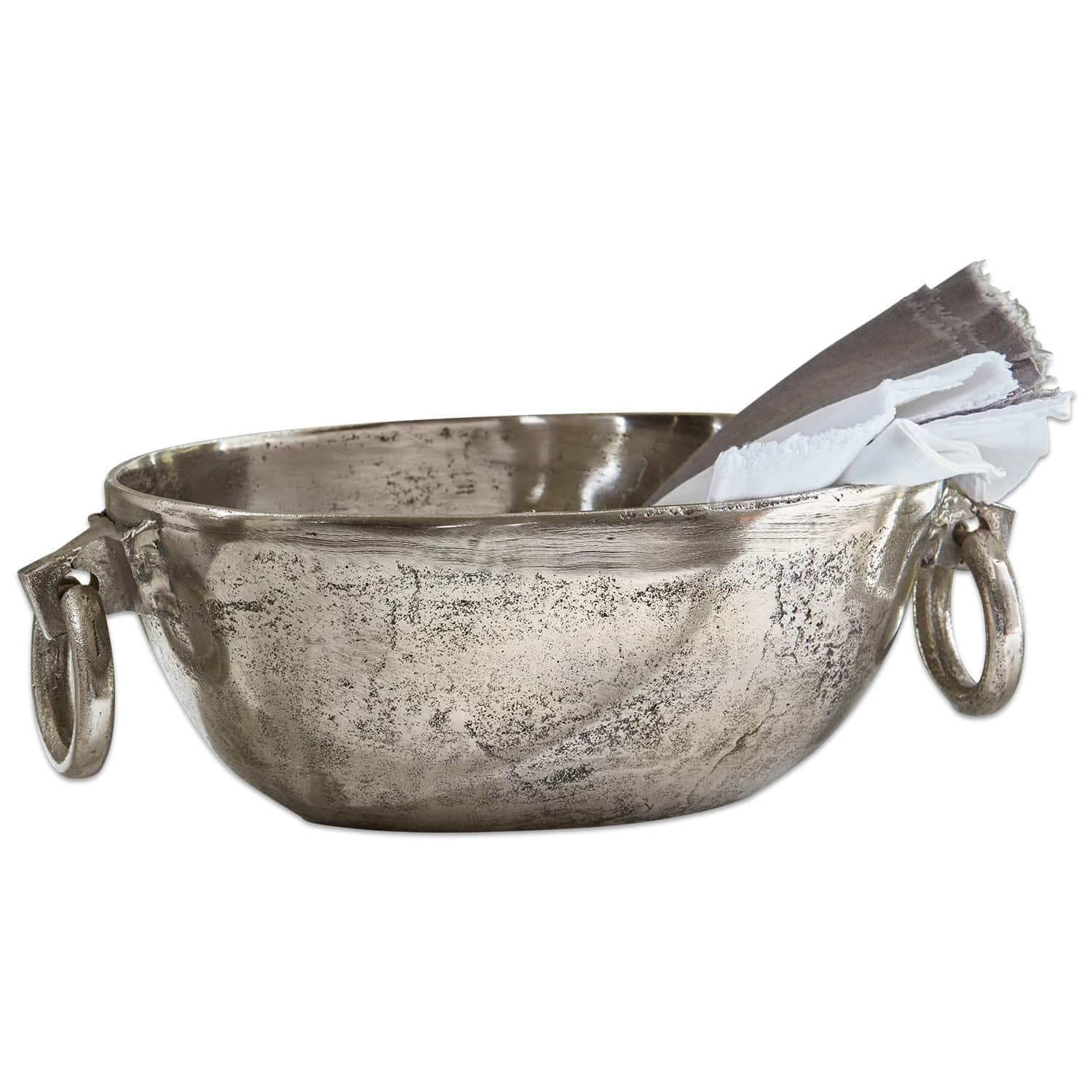 Dekorative Metallschale in Silber mit Griffen und Leinenservietten im rustikalen Stil