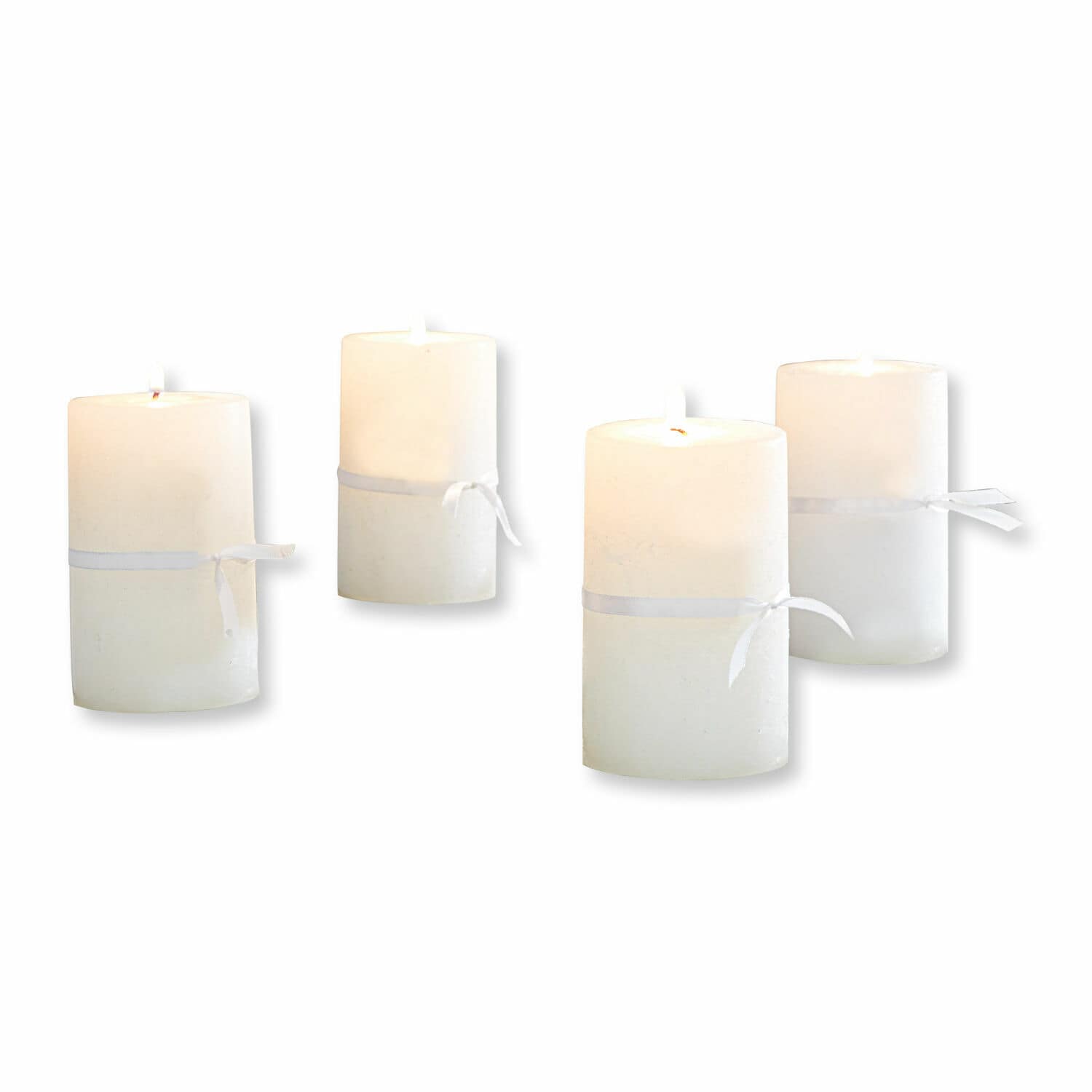 creme Set aus 4 cremefarbenen Dekokerzen mit Band, ideal für gemütliche Wohnraumgestaltung