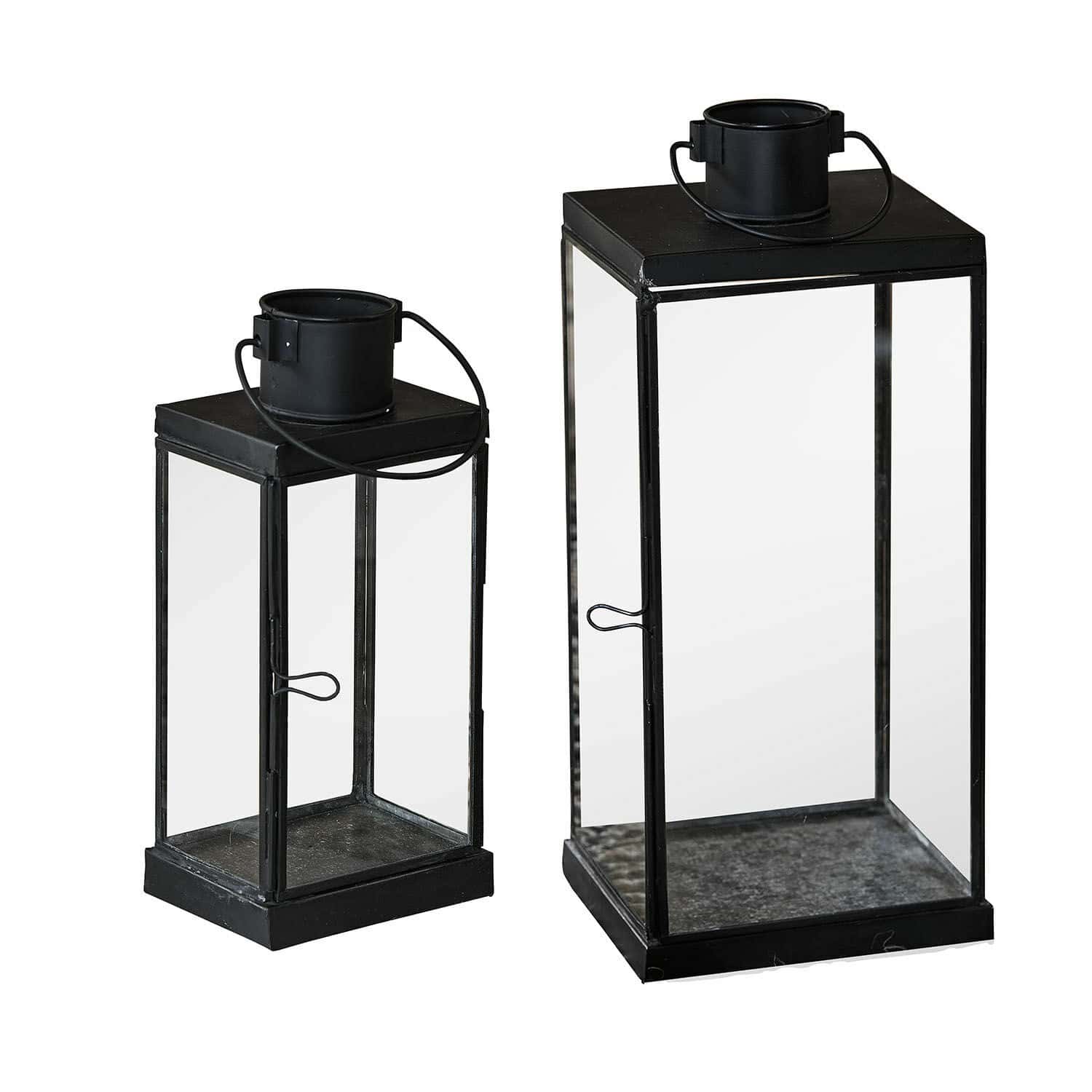 Set aus zwei schwarzen Metalllaternen mit Glasscheiben für Innen- und Außendekoration