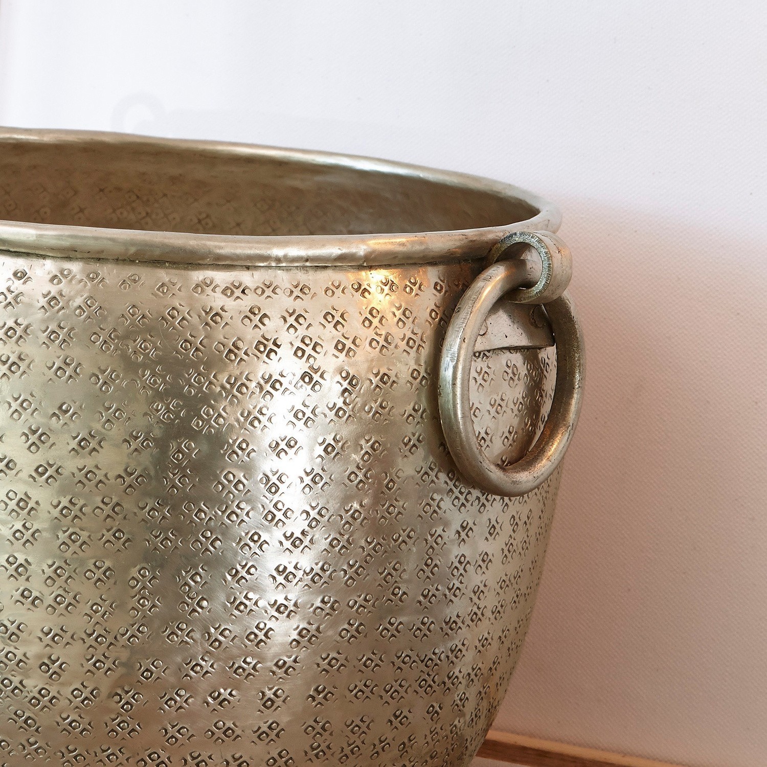 Metall-Dekoschale mit geprägtem Muster und Ring, silberfarbene Wohnaccessoire