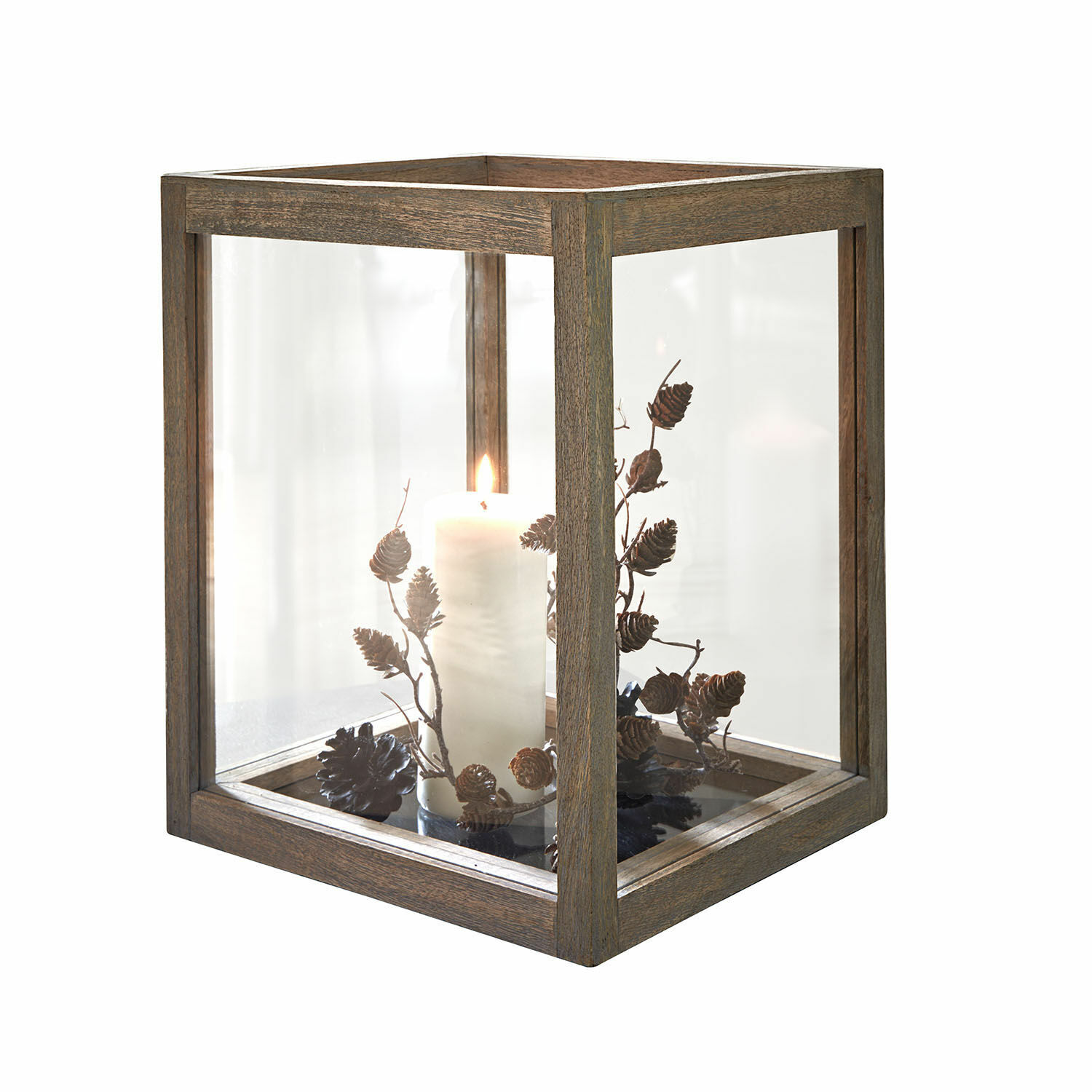 Windlicht Solvik Holzlaterne mit klarem Glas und weißer Kerze, dekoriert mit Kiefernzapfen, Wohnaccessoire
