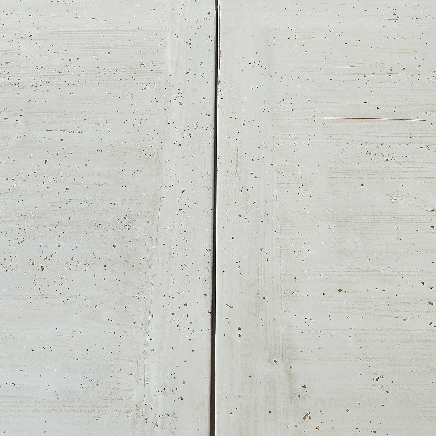 Weißes Holzpaneel mit sichtbarer Maserung und natürlichen Astlöchern zur Innendekoration