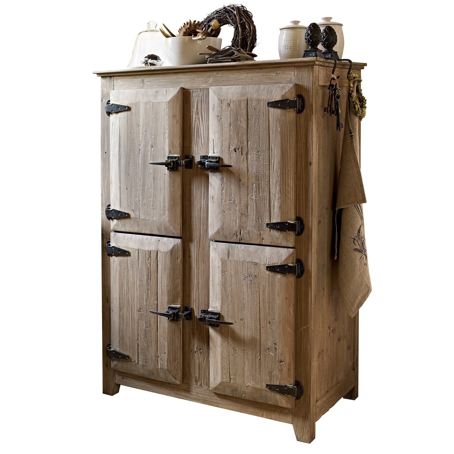 Schrank Centennial Rustikaler Holzschrank in Naturfarbe mit Metallbeschlägen und Griffen, Dekorationen oben