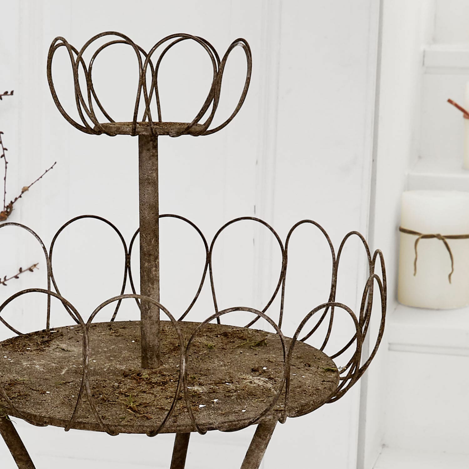 Metall-Gartenständer im Vintage-Stil mit Rost, ideal für Dekoration und Pflanzen