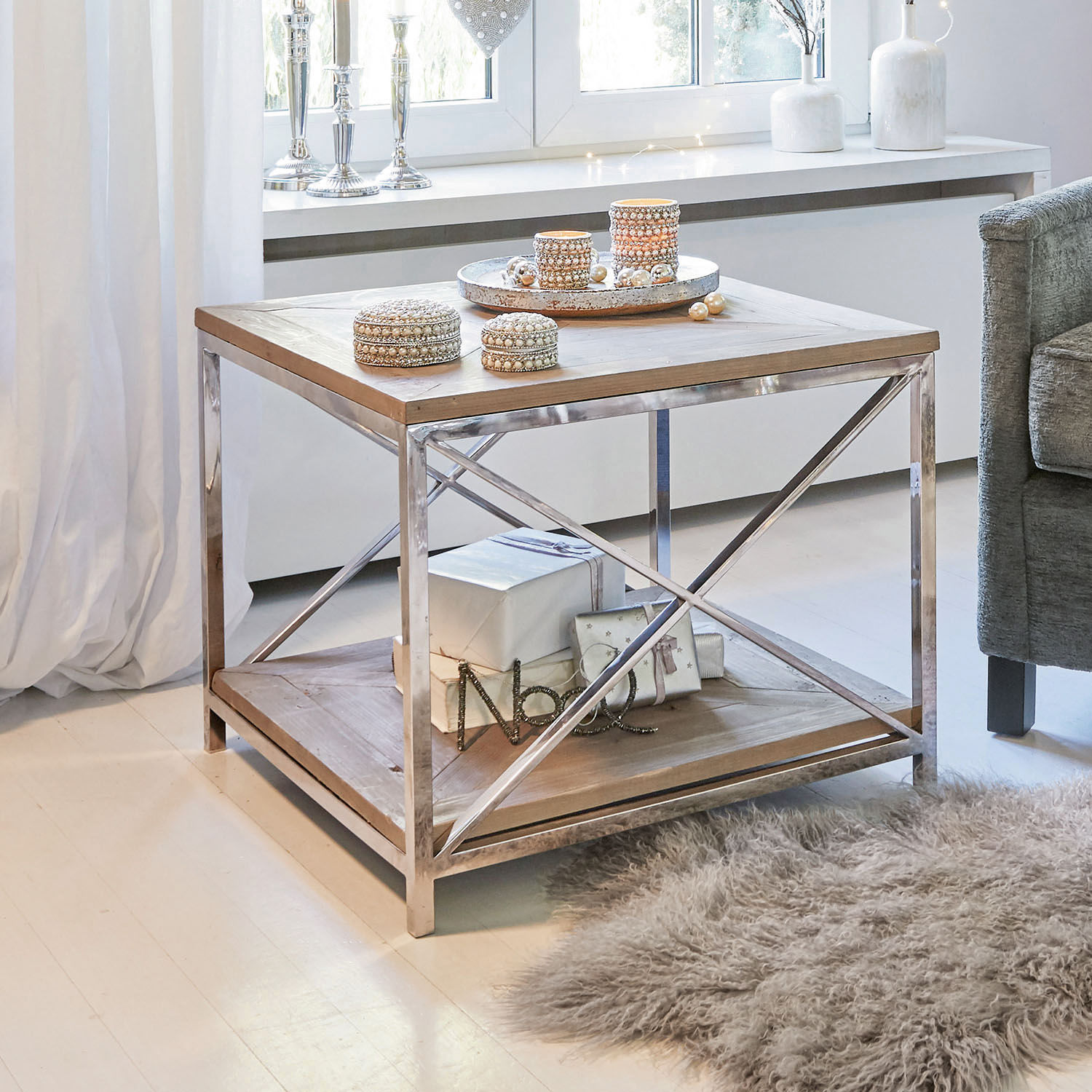 Quadratischer Couchtisch aus Holz und Metall in Natur- und Silberfarben, moderner Wohnzimmertisch