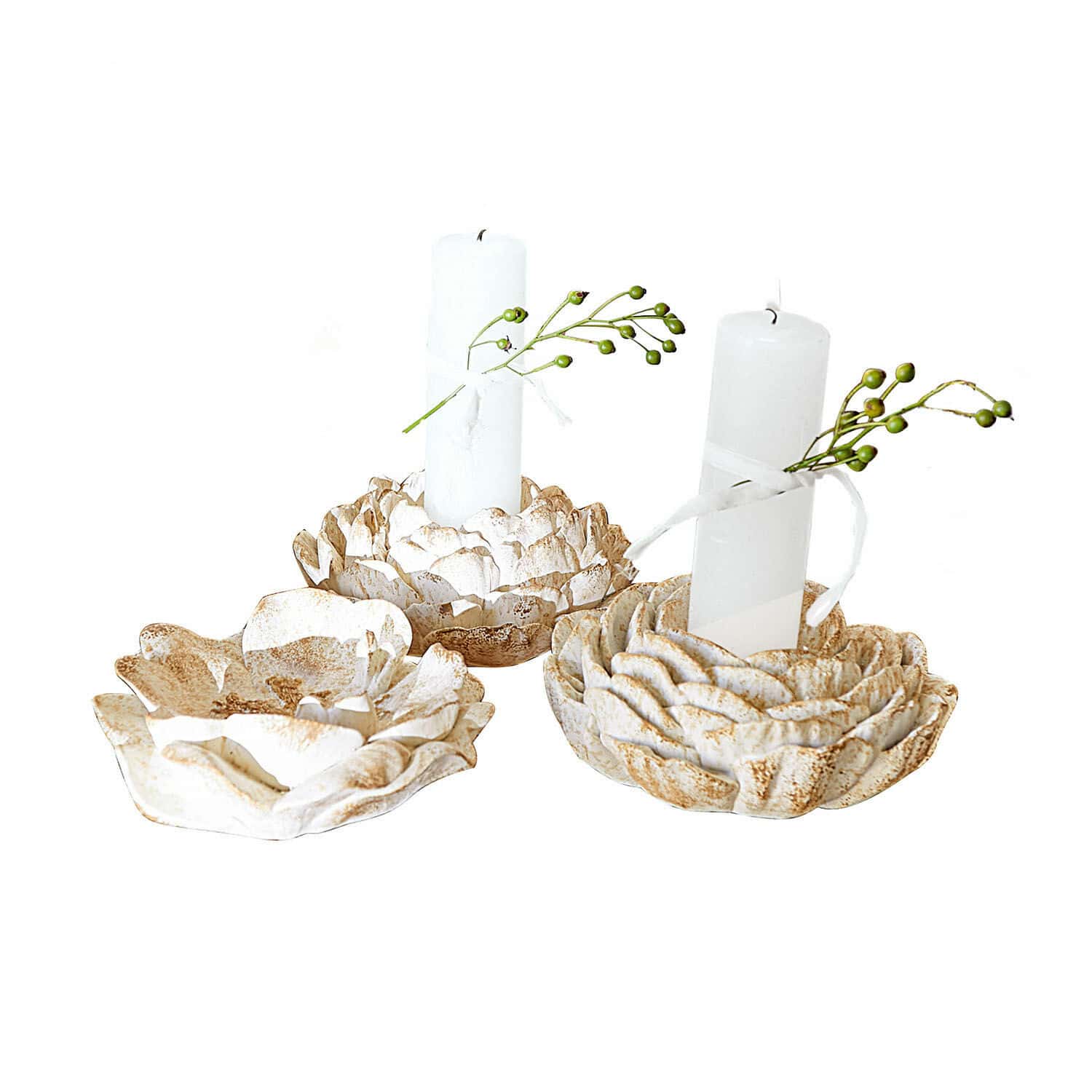 Set aus drei weißen und beigen Keramik-Kerzenhaltern in Blumenform für Wohnraumdekoration