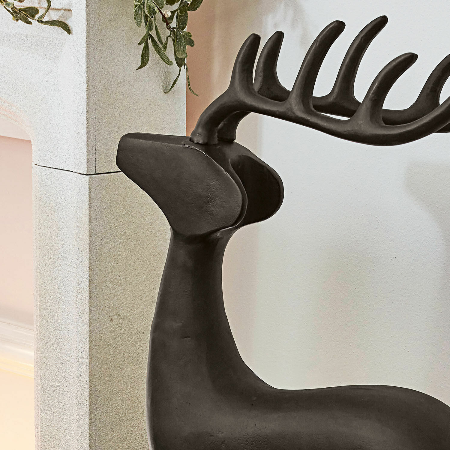 Schwarze Hirsch-Dekoration aus mattem Material für Innenräume, saisonale Wohnaccessoire