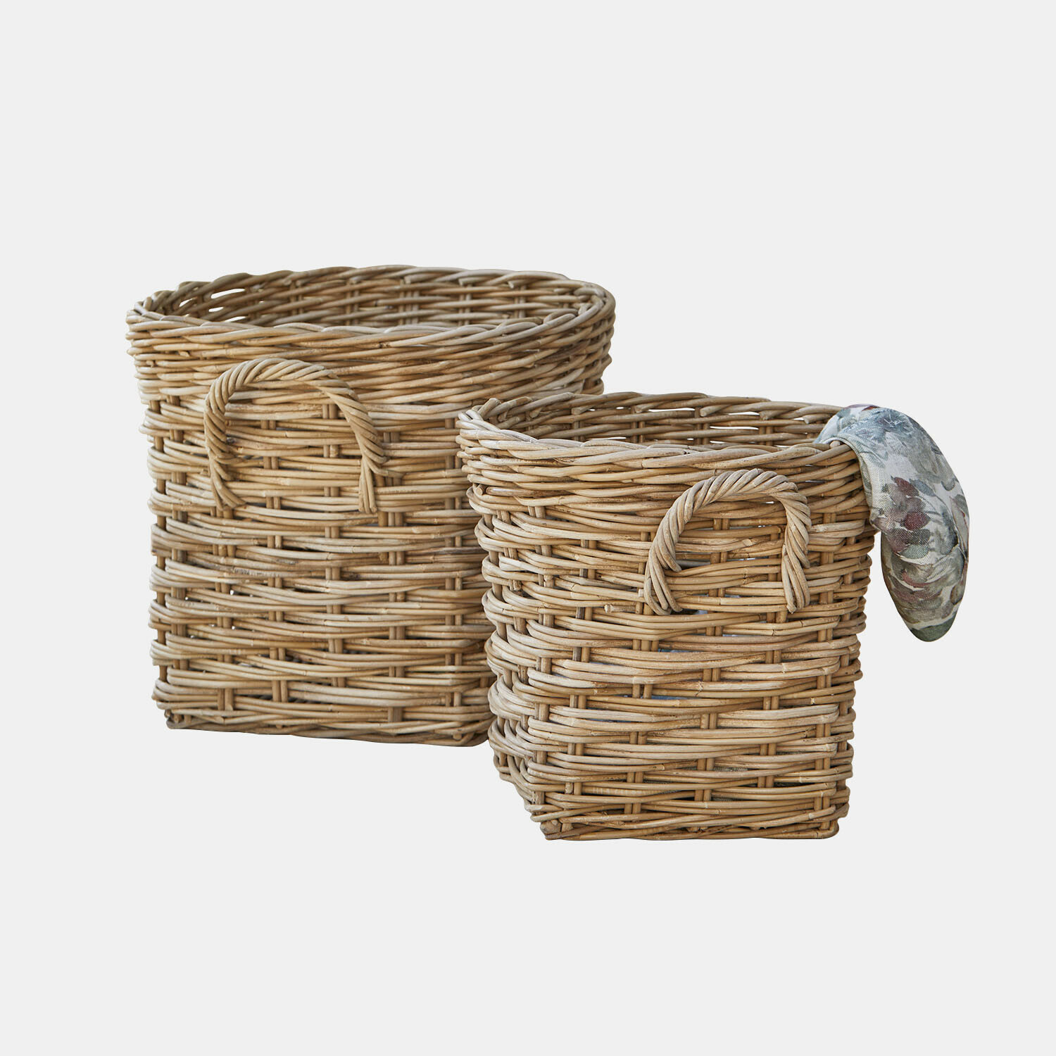 Korb 2er Set Melari Set aus zwei natürlichen Weidenkörben mit Griffen zum Aufbewahren und Dekorieren im Landhausstil
