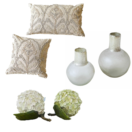 Dekorative cremefarbene Kissen mit Stickerei und weiße Keramikvasen als Wohnaccessoires