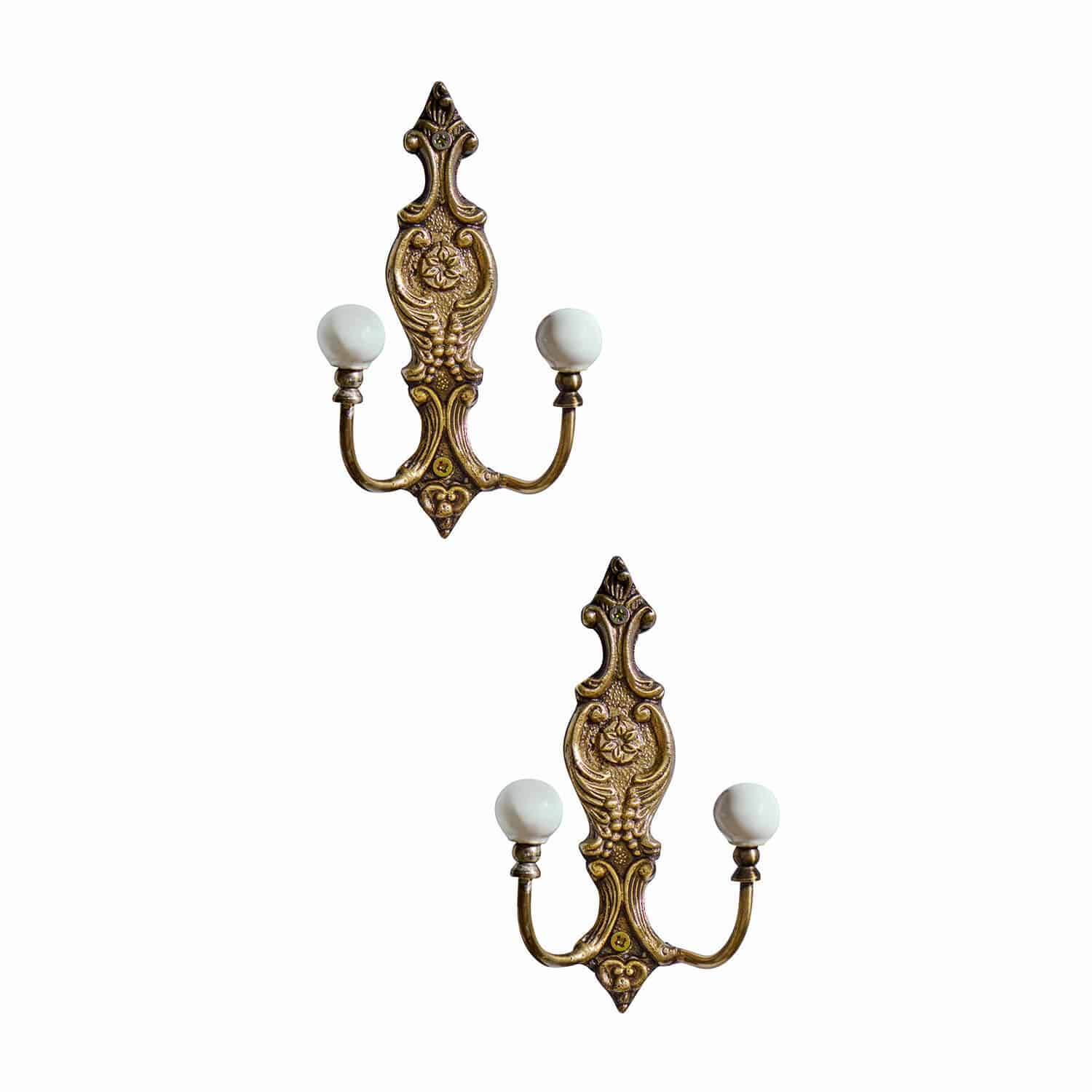 Haken 2er Set Nuvéal Set aus zwei Messing-Wandhaken mit weißen Keramikkugeln im Vintage-Stil