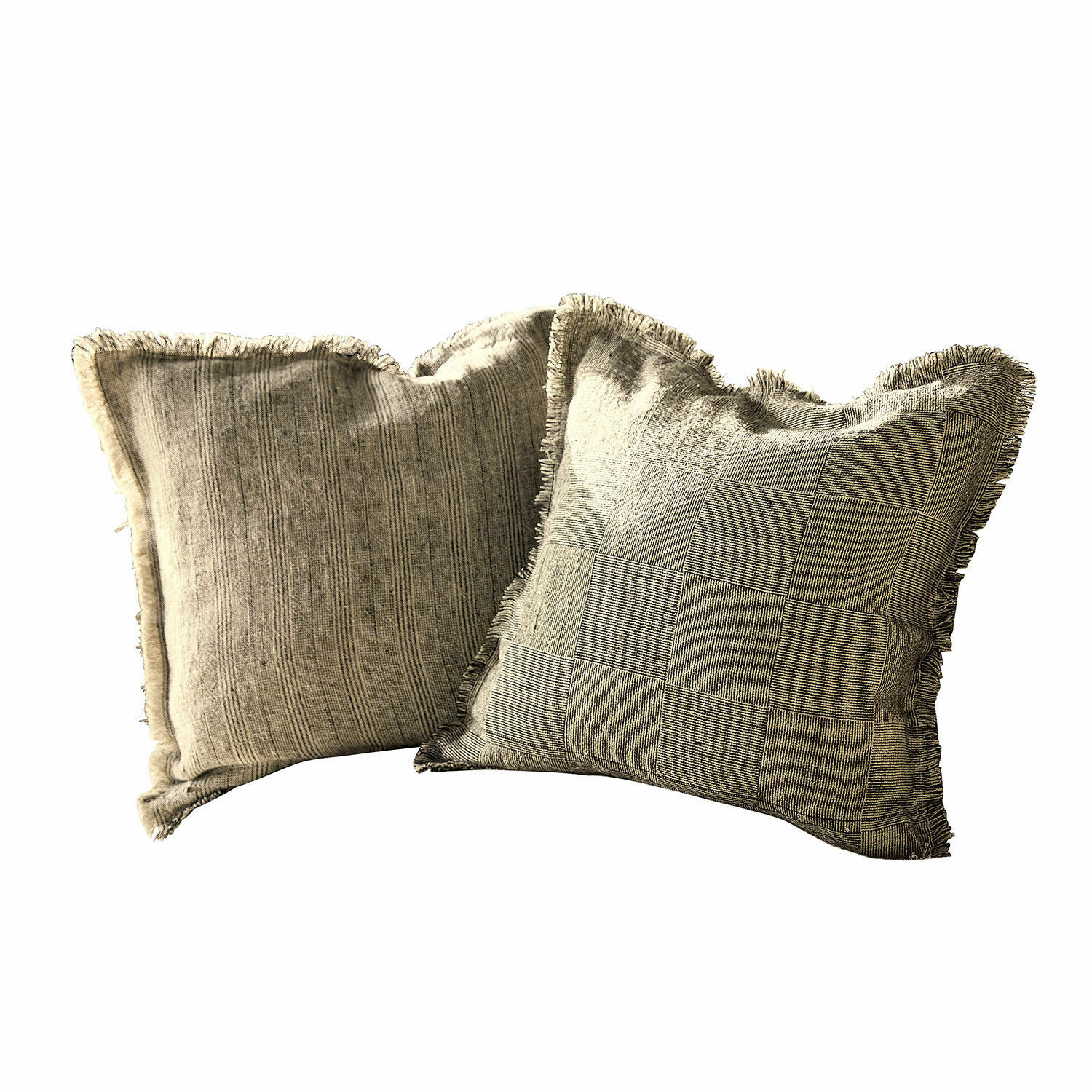 Kissenhülle 2er Set Amur Set aus zwei dekorativen Baumwollkissen in Beige mit Fransen und feinen Mustern.