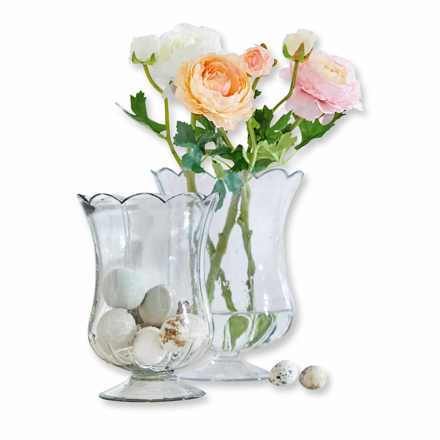 Zweiteiliges Set klarer Glasvasen Wilgard mit Blumen und dekorativen Eiern